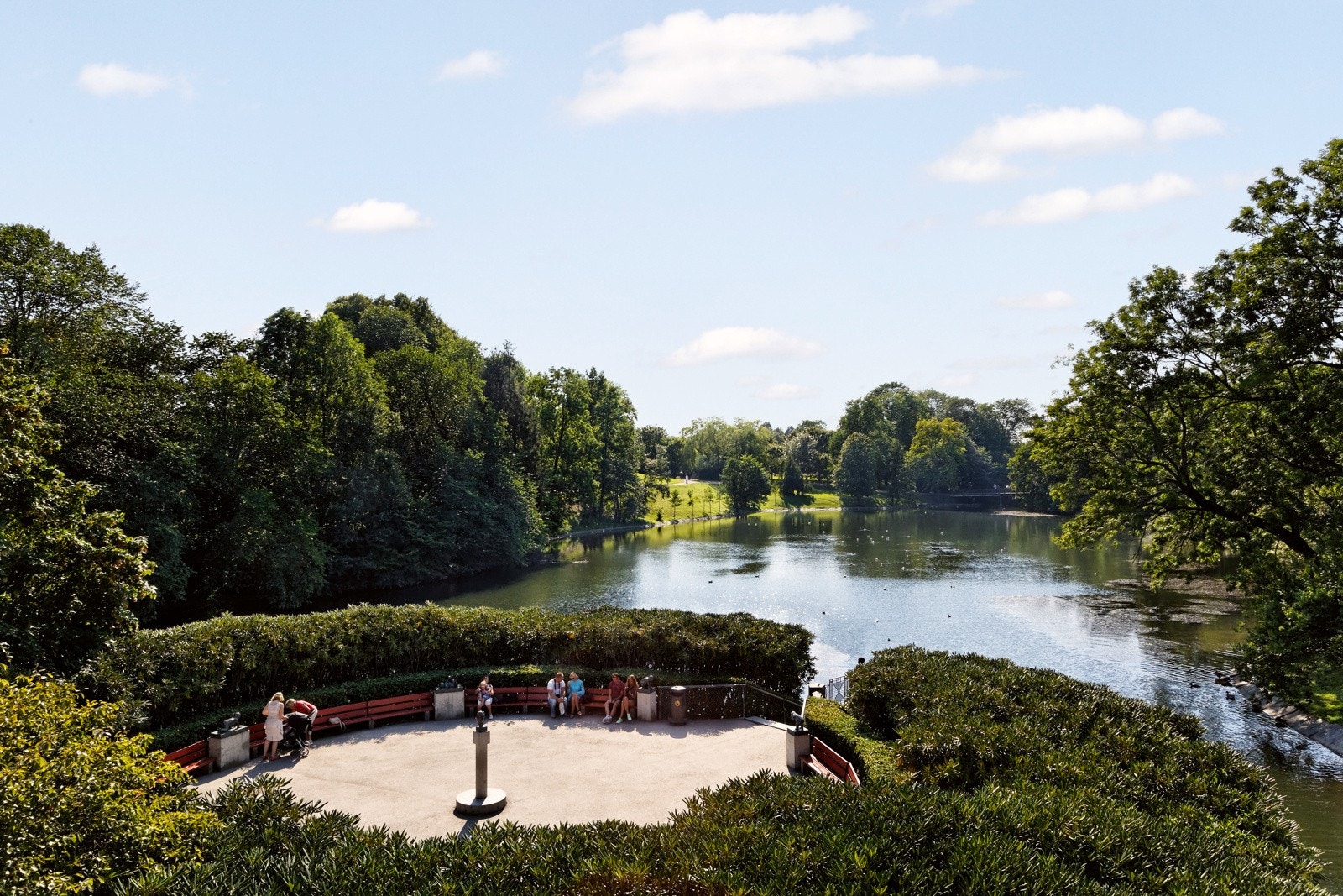 Kort vei til nydelige Frognerparken, kollektiv transport og alt byen har og tilby Galleribilde