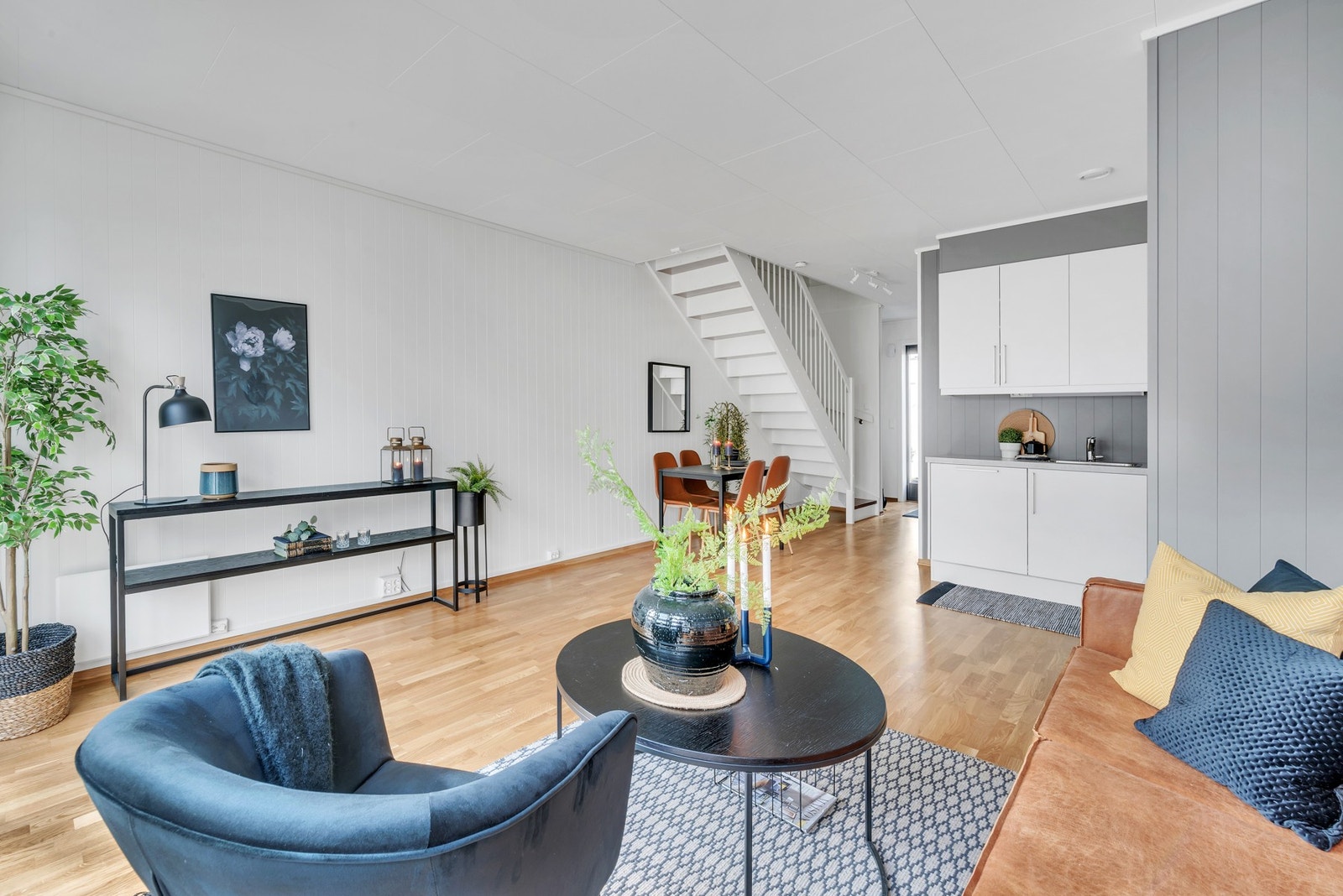 Stue/kjøkken. Bilde fra tilsvarende bolig. Galleribilde