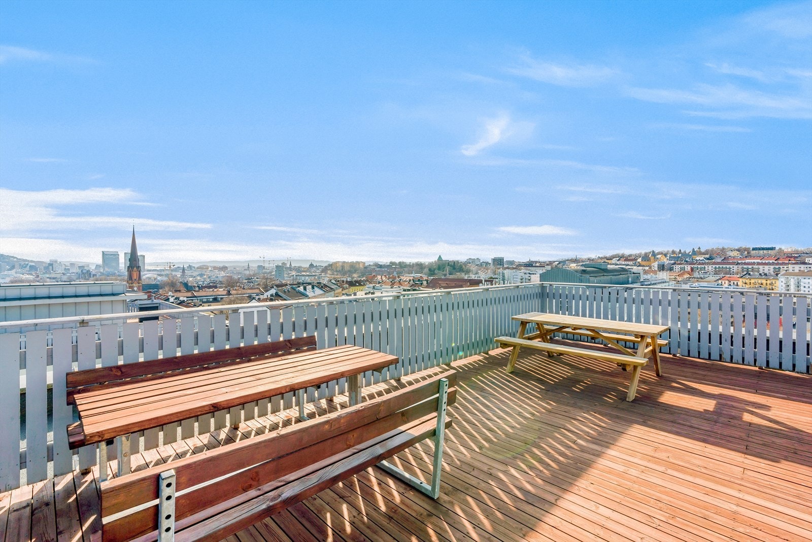 Takterrasse med nydelig utsikt og svært gode solforhold. Galleribilde