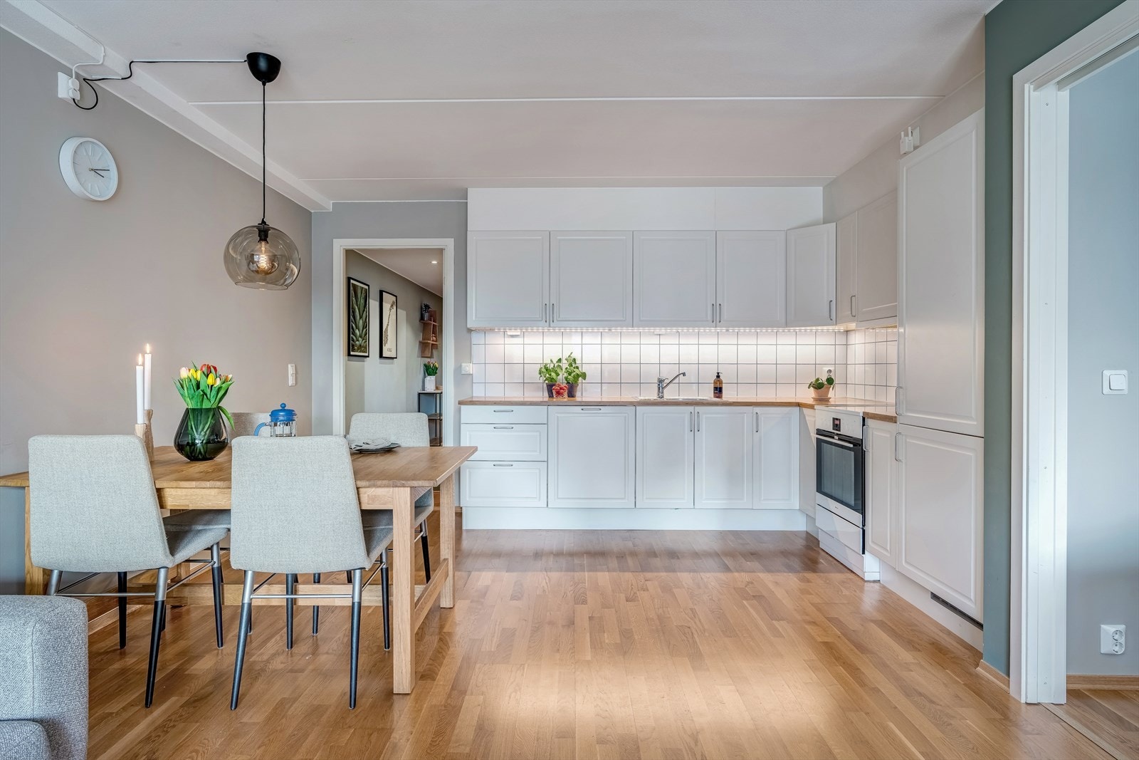 God plass til spisebord i tilknytning til kjøkkenet. Galleribilde