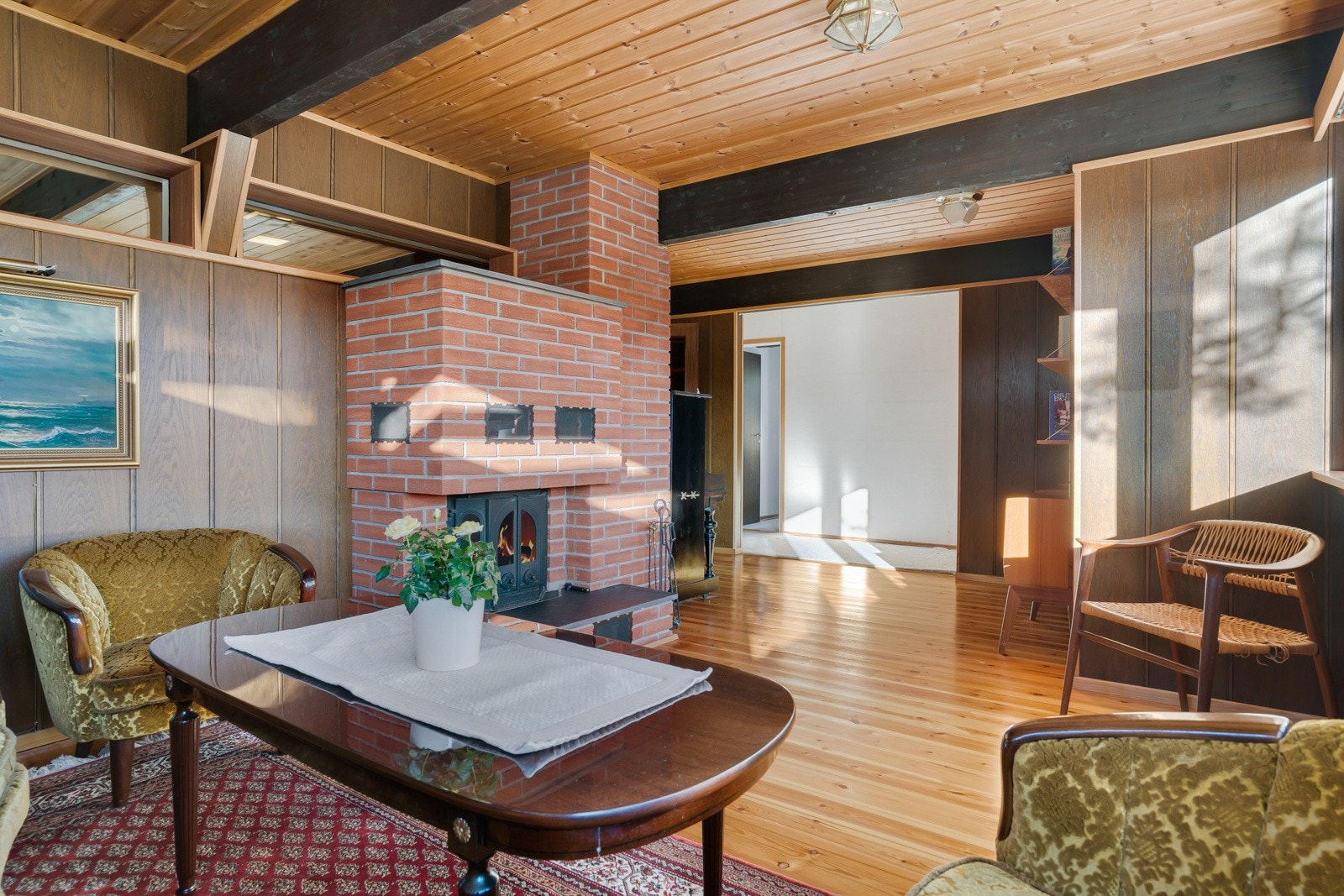 Biblioteket har peis. Galleribilde