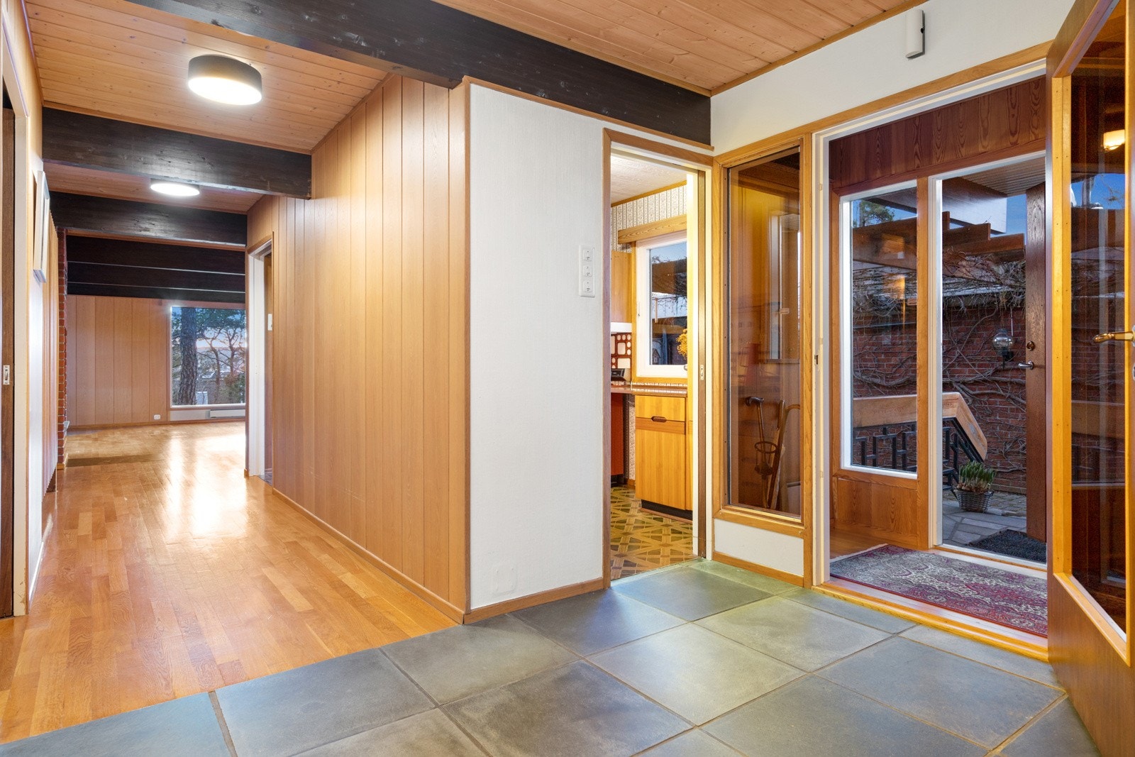 Hall med varmekabler i gulvet. Galleribilde