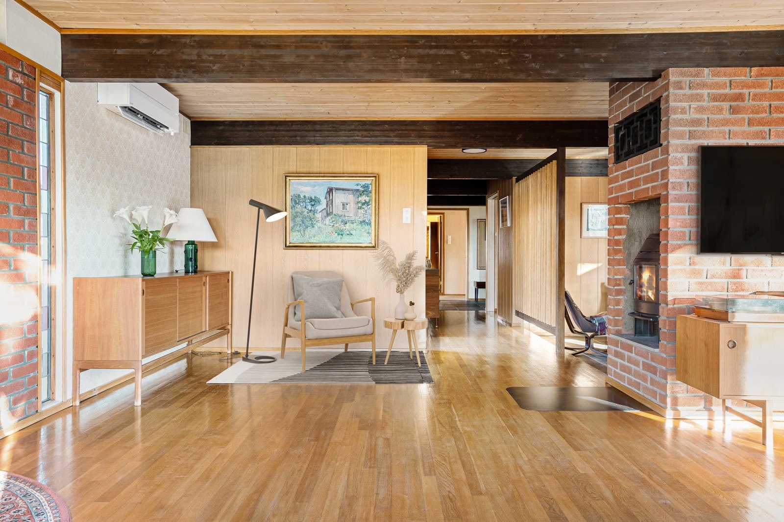 Stuen er romslig med flere soner. Galleribilde