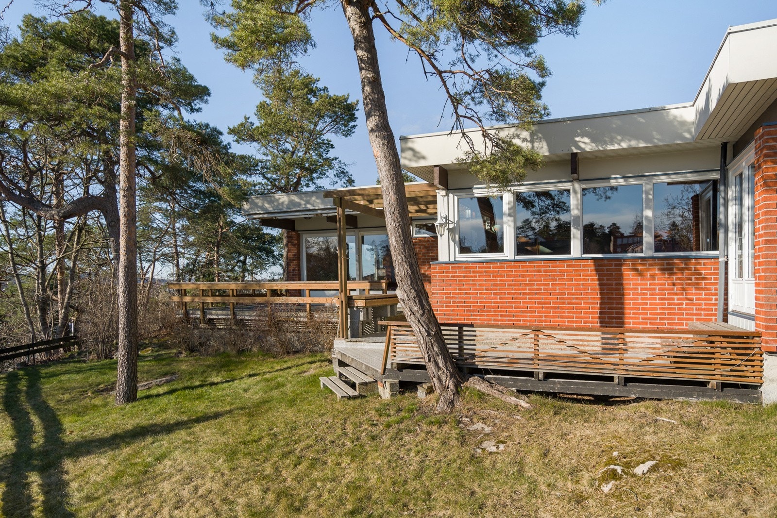 Flere sørvestvendte uteplasser. Galleribilde