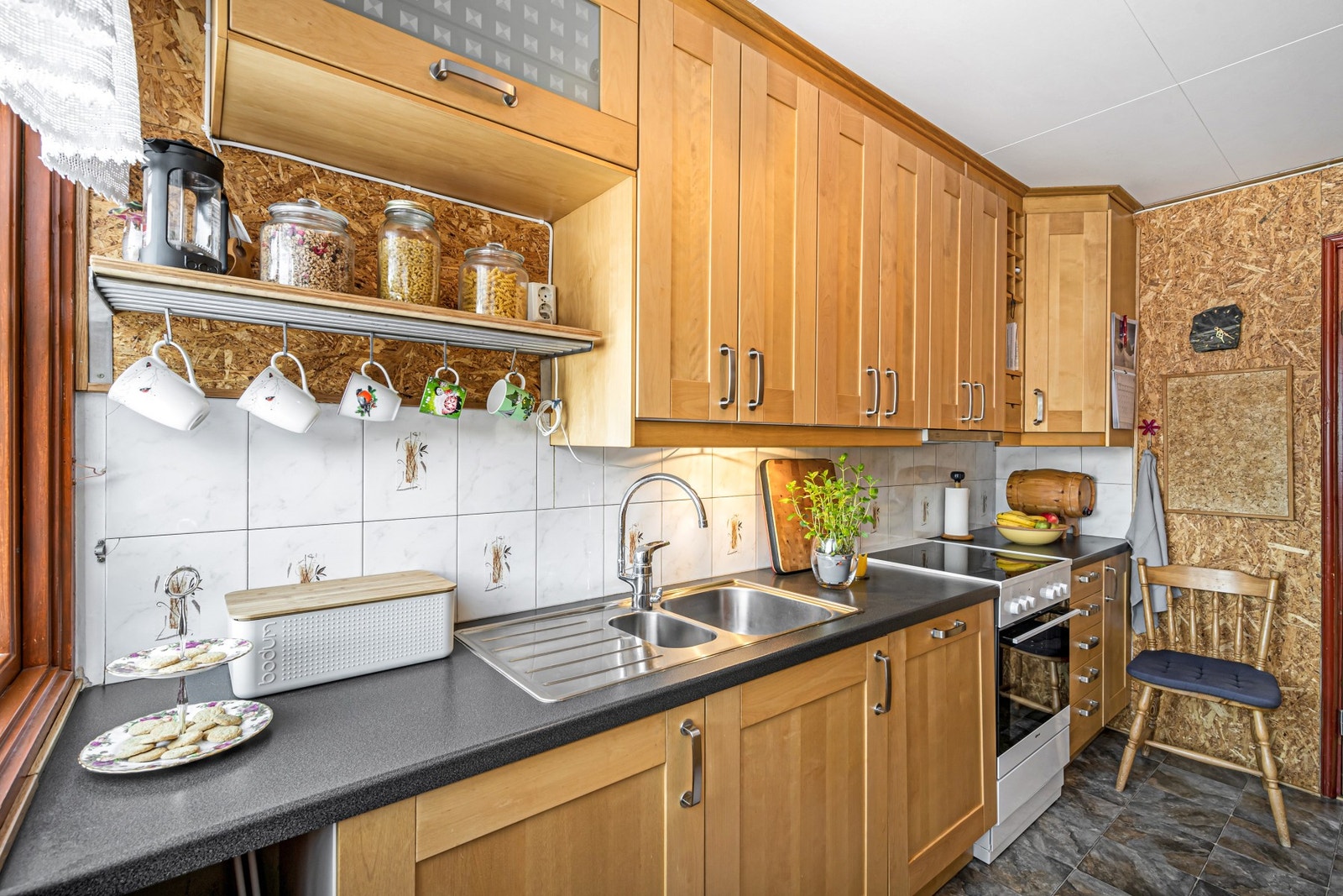 Pent kjøkken som ble oppusset i 2010. Galleribilde