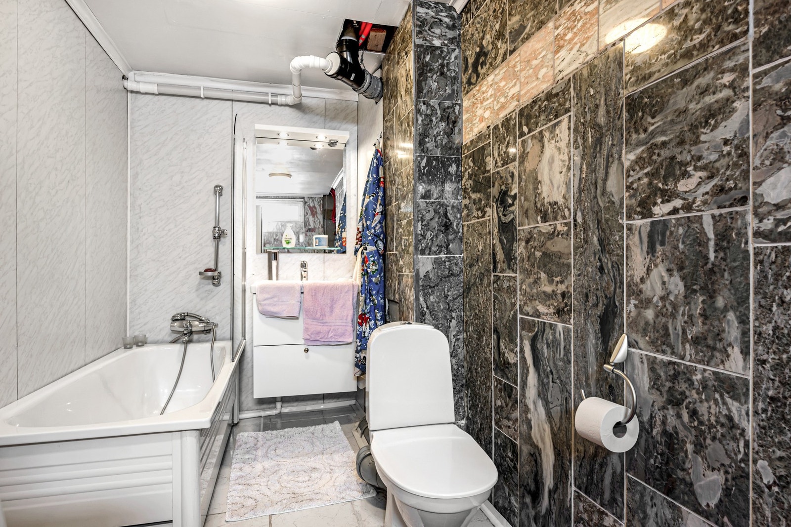 Boligen har 2 stk. baderom på 8,1 kvm og 2,5 kvm. Galleribilde