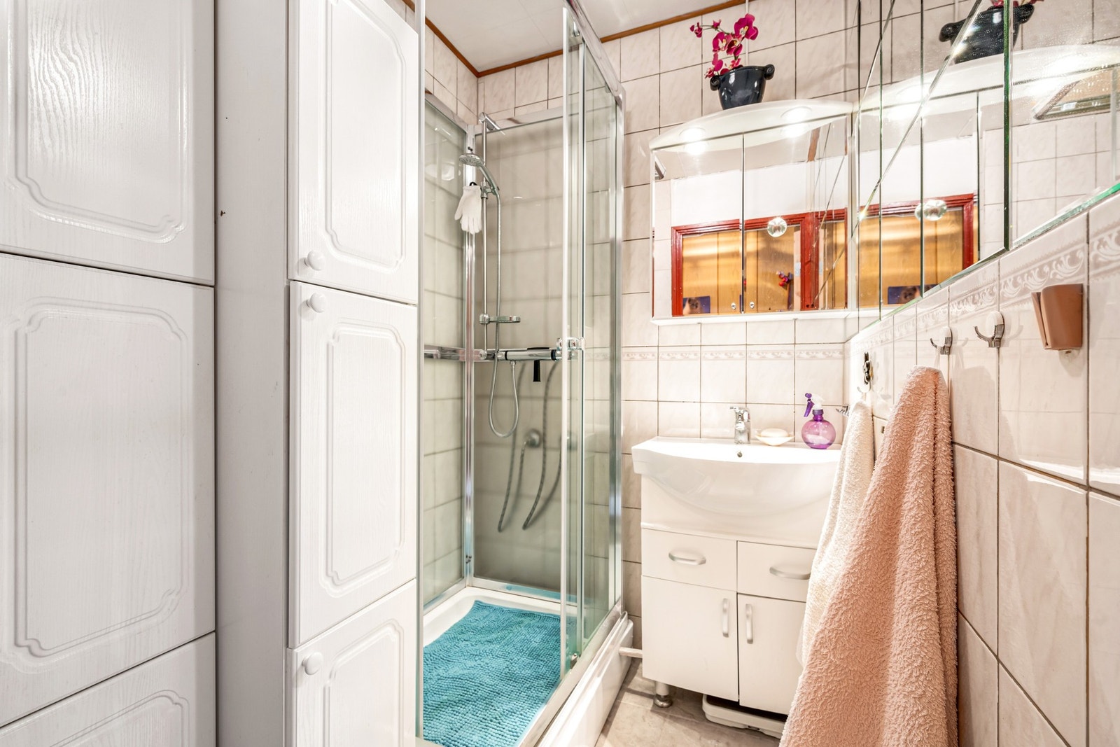 Baderommene er fordelt i begge etasjer. Galleribilde