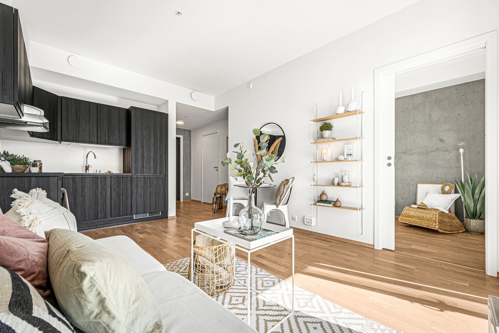 Leiligheten er fra 2020, og er i tidsriktige og fine materialvalg. Galleribilde