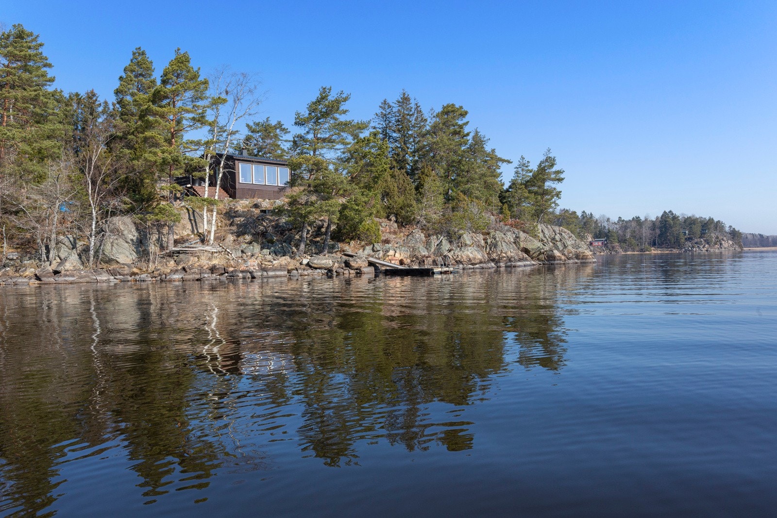 Idyllisk fritidseiendom grensende mot Vansjø. Galleribilde