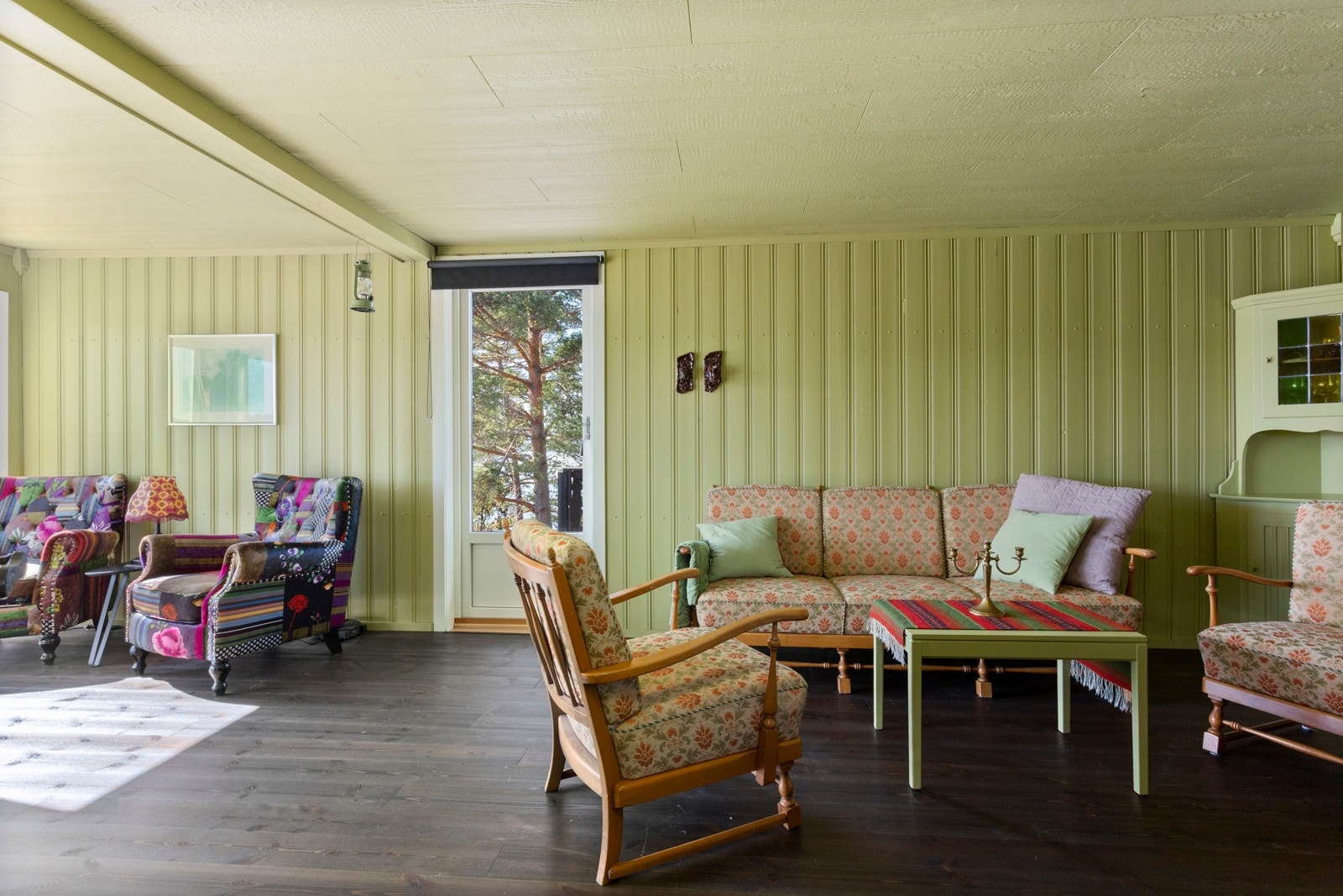 Fra stuen er det utgang til en terrasse på ca. 12 m². Galleribilde