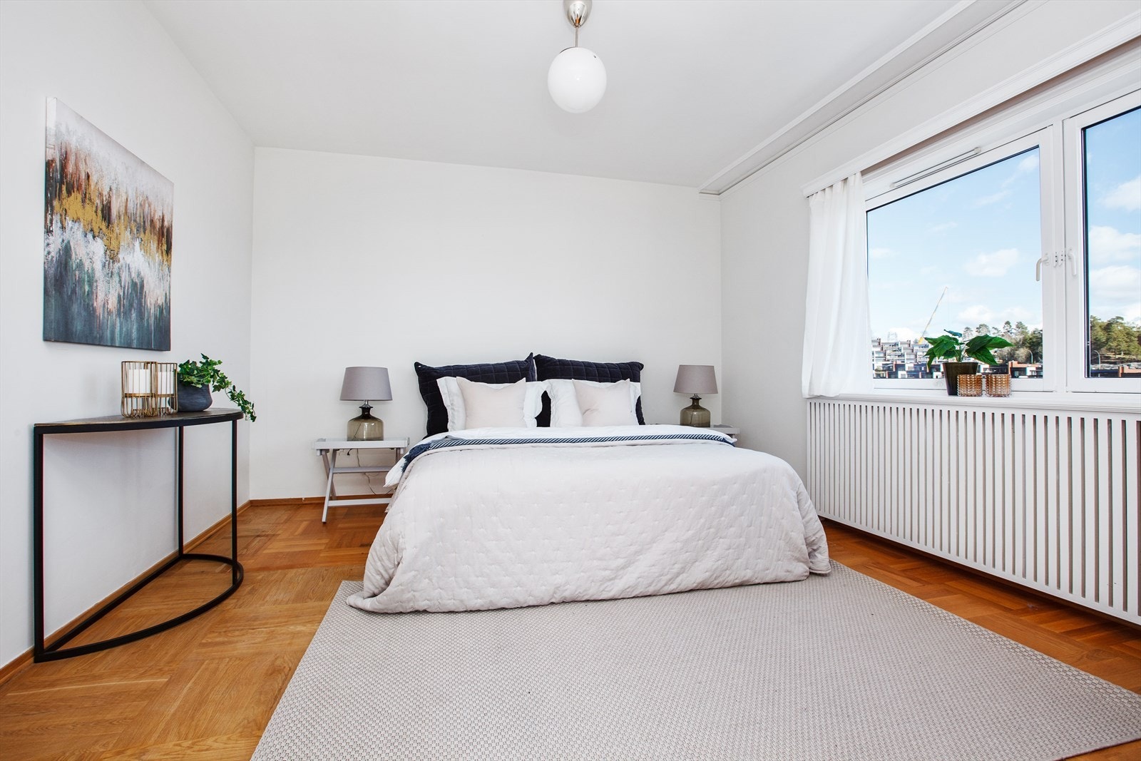 Leiligheten har totalt fire soverom, som alle er av god størrelse. Galleribilde