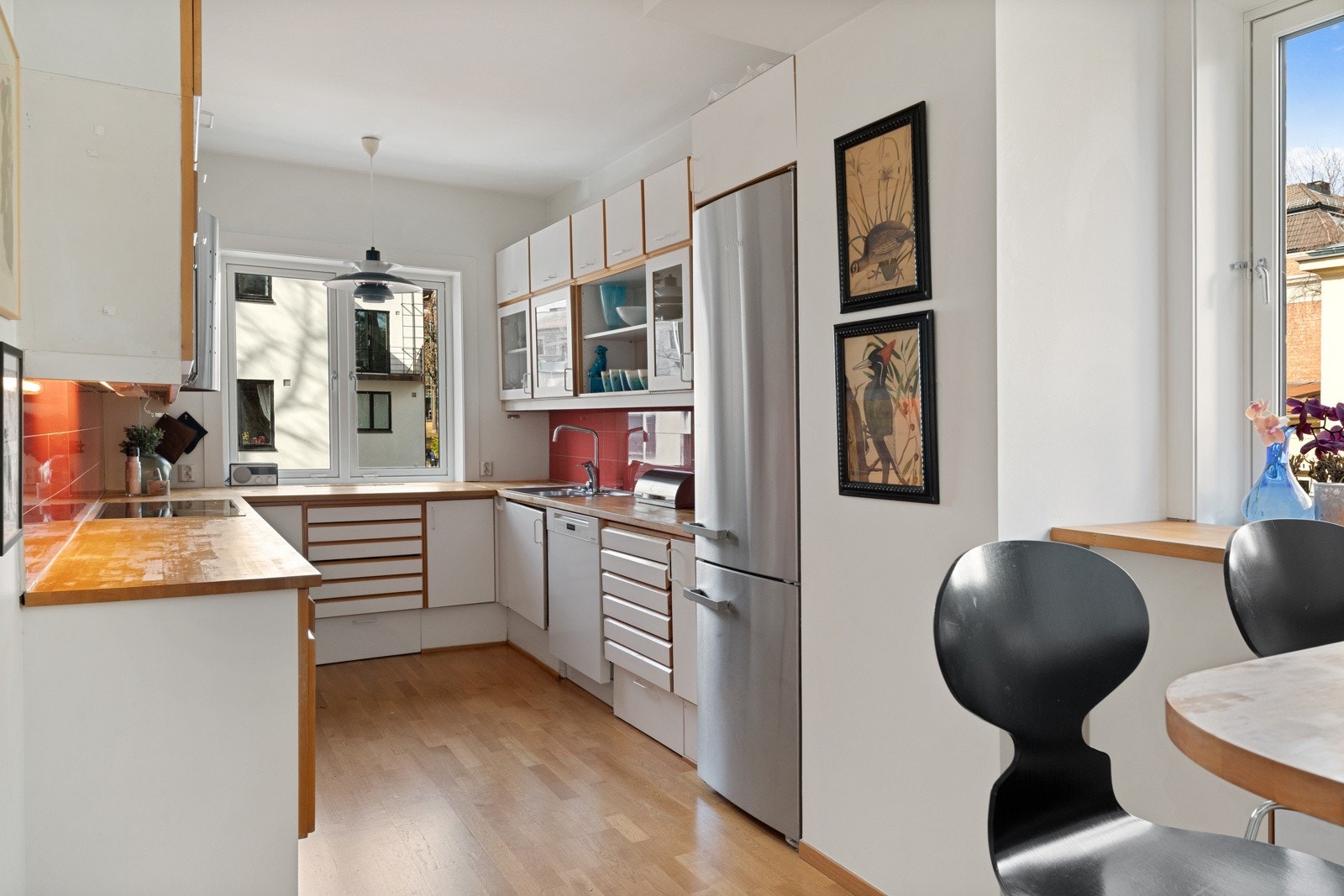 Innholdsrikt og adskilt kjøkken fre Multiform. Galleribilde