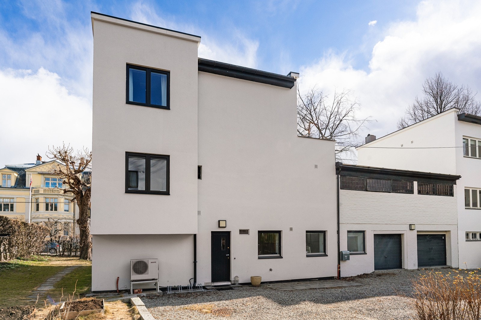 Det ble drenert og lagt ny grunnmursplast i 2009. Galleribilde