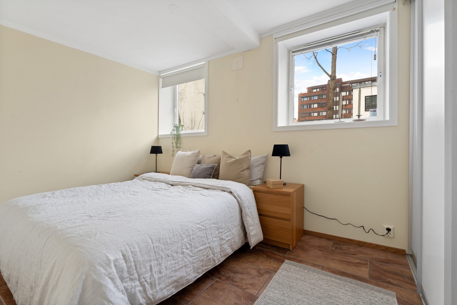 Rom innredet som soverom i 1. etasje. Rommet er ikke godkjent for varig opphold. Galleribilde