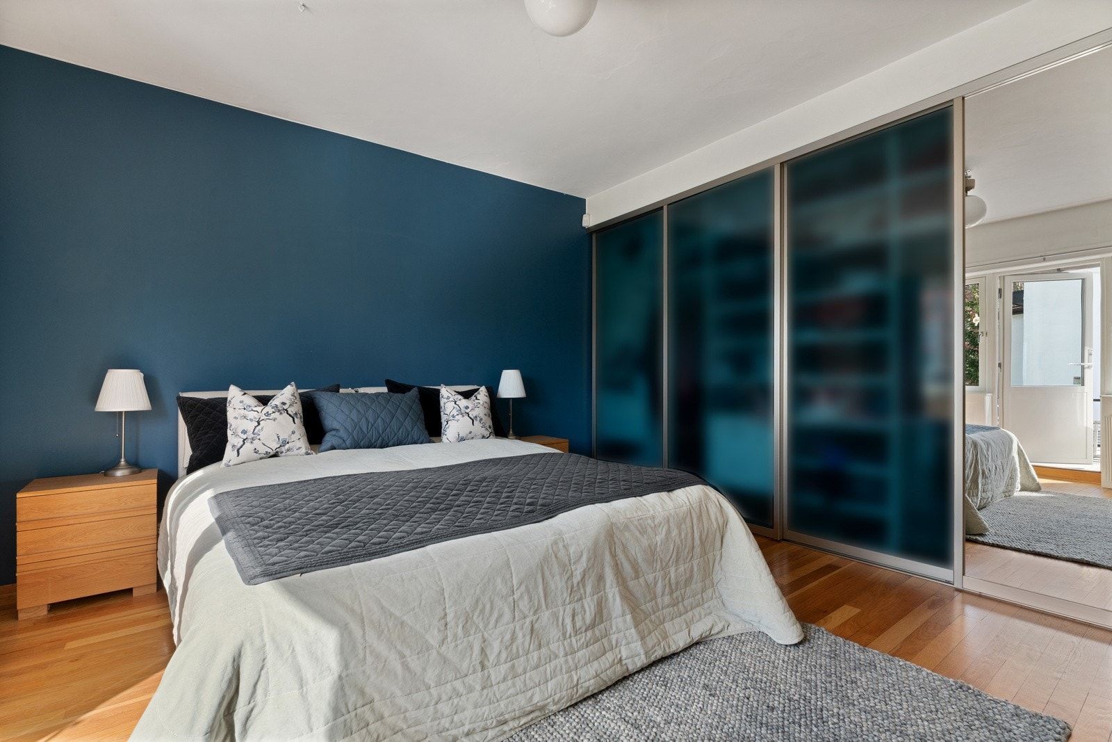 Hovedsoverommet med integrert skyvedørsgarderobe. Galleribilde