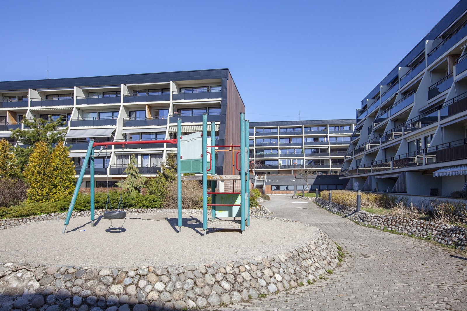 Sameiet Ulven Terrasse ligger i et rolig og fint område med kort avstand til Oslo sentrum. I nærområdet har du det du måtte trenge av servicetilbud. Galleribilde