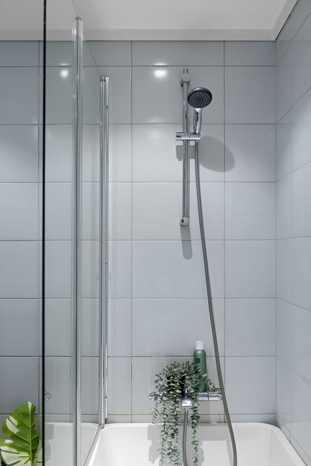 Det er også tilkomst til separat vaskerom fra hovedbadet. Galleribilde