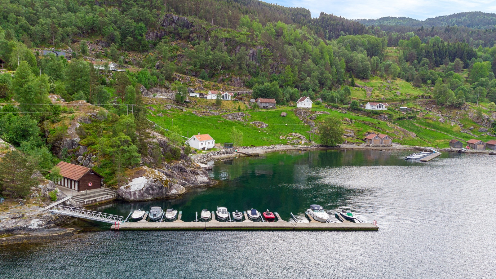 Ved kjøp av hyttetomt får en rett på båtplass Galleribilde