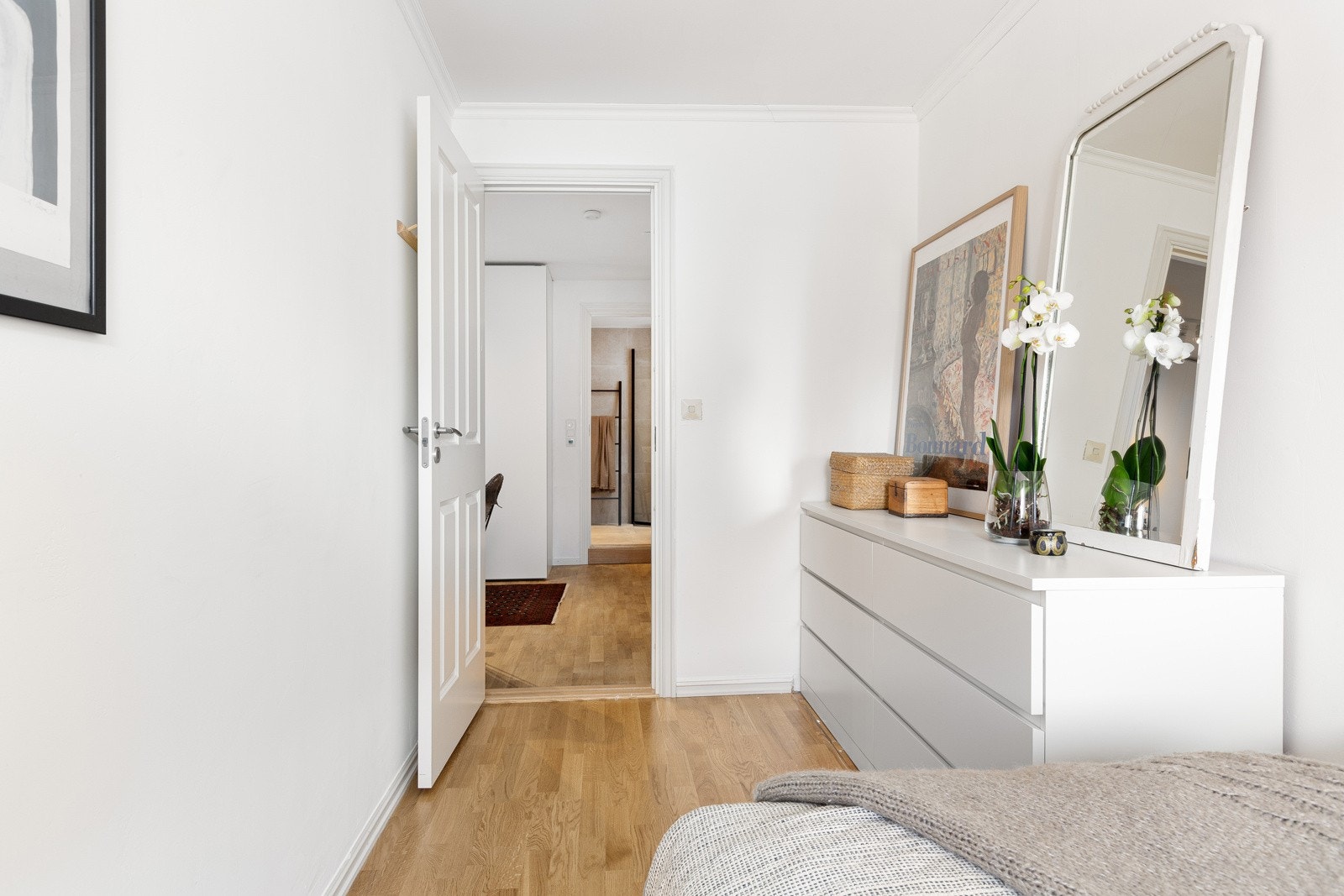 I nærområdet er det flere barnehager og skoler. Galleribilde