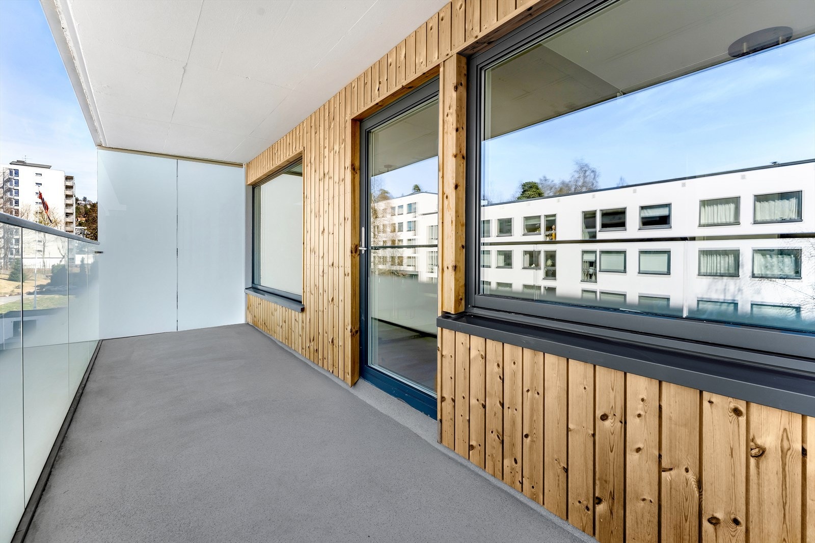 Balkongen ble nylig rehabilitert i regi av borettslaget og ferdigstilt i 2021. Galleribilde