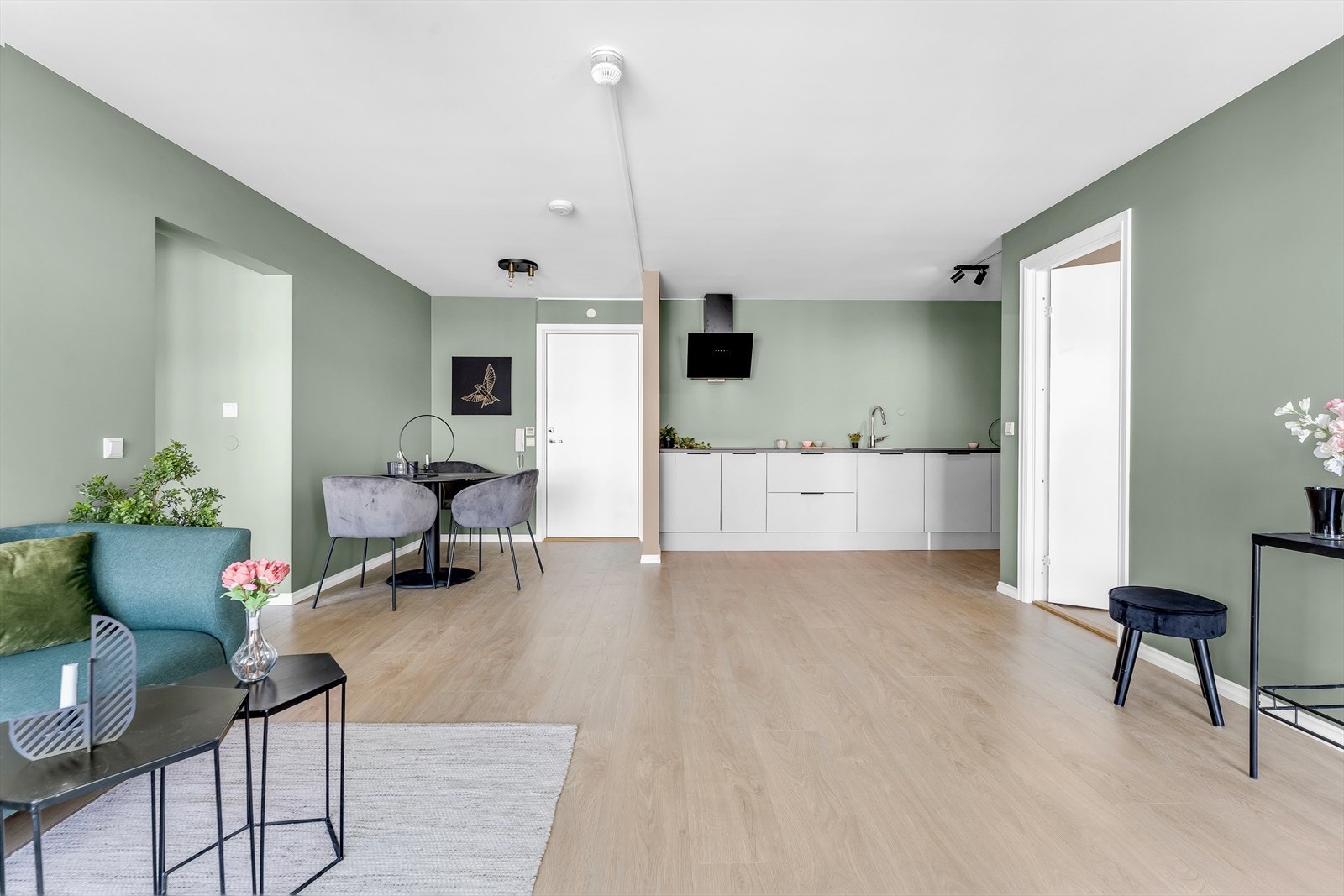 Kjøkken ligger i åpen løsning med stue. Galleribilde