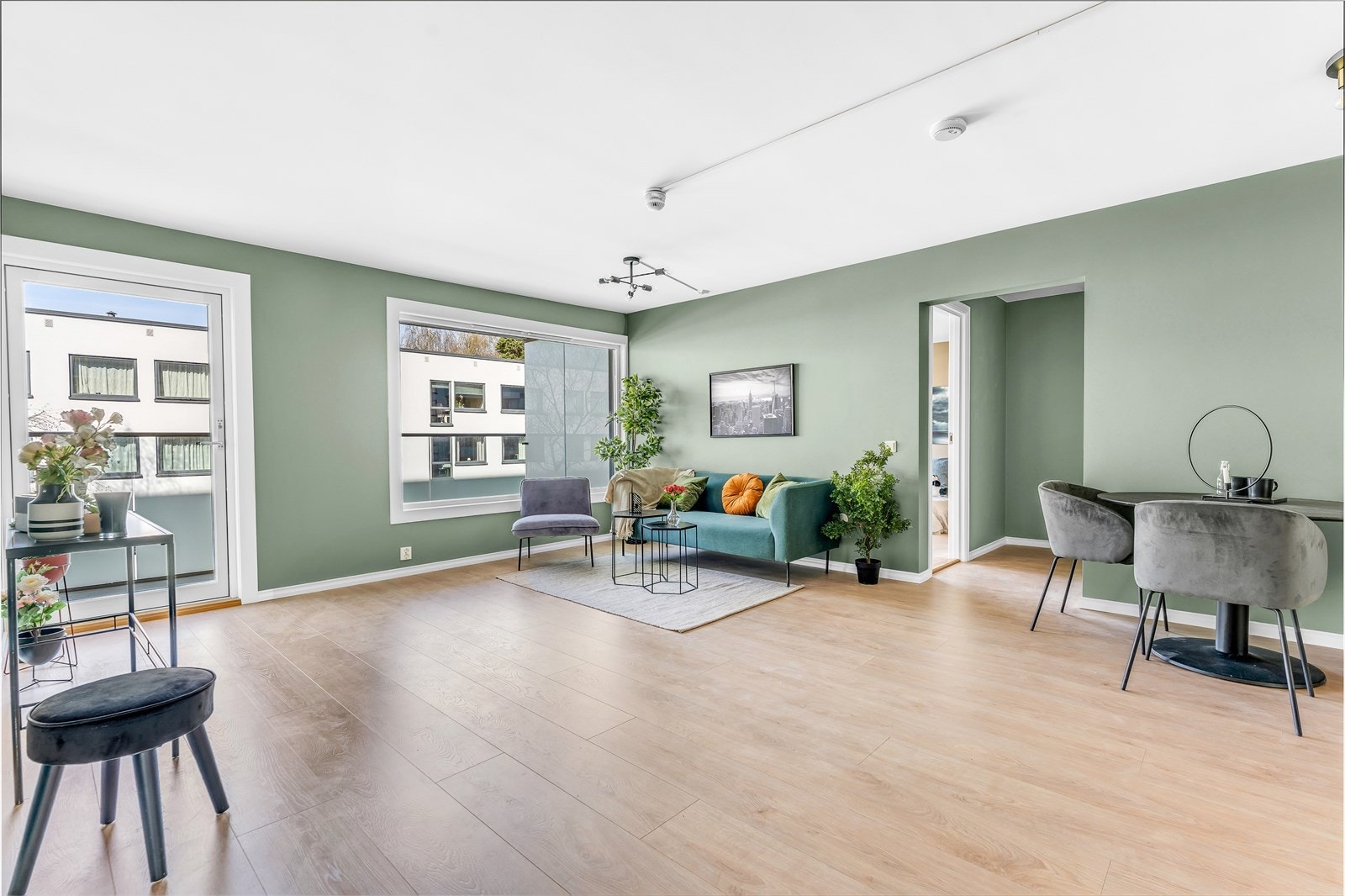 Blanca Gravador ved Notar har gleden av å presentere Hovseterveien 68J - en flott og moderne 3-roms med balkong, garasje og heis! Galleribilde