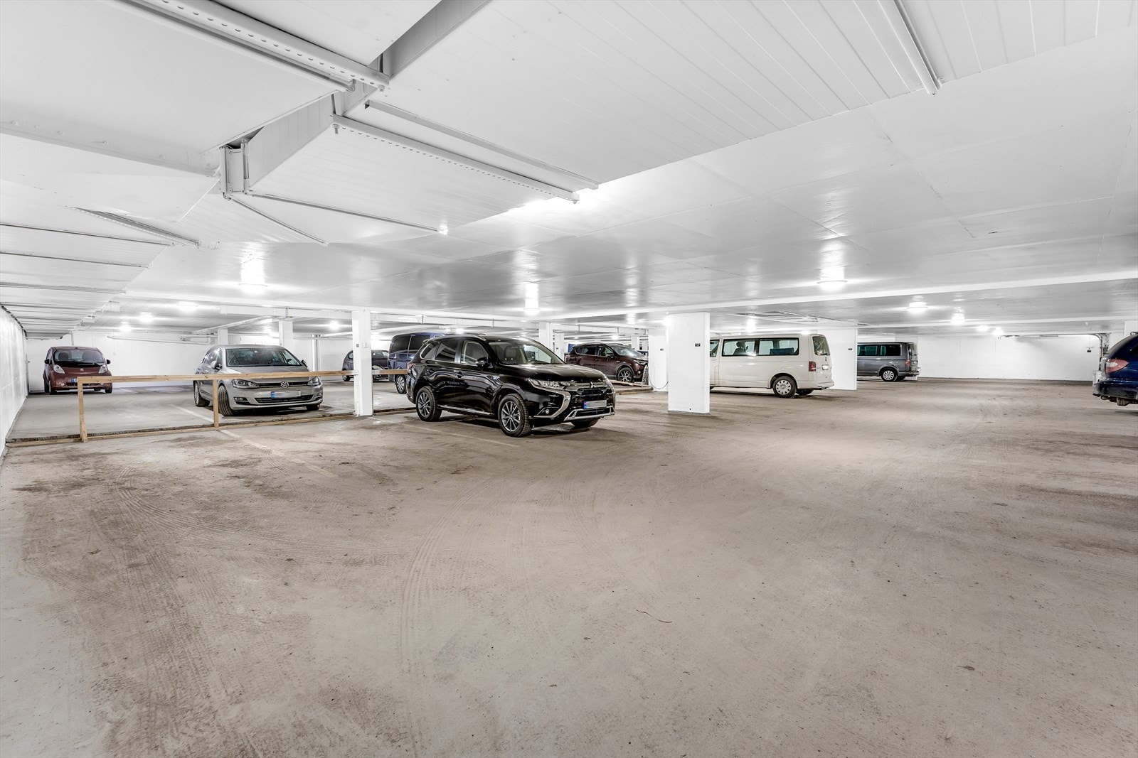 Det medfølger 1 parkeringsplass i felles garasjeanlegg. Galleribilde