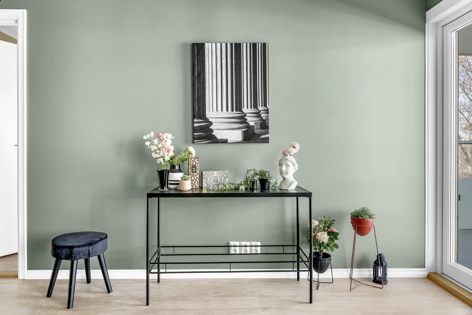 Kabel-tv og bredbånd (grunnpakke) er inkludert i månedlige felleskostnader. Galleribilde