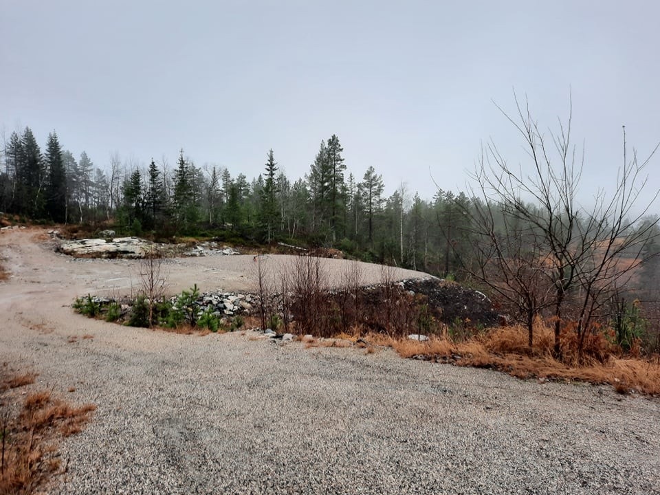 Stor byggeklar selveiertomt med fin utsikt og gode solforhold Galleribilde