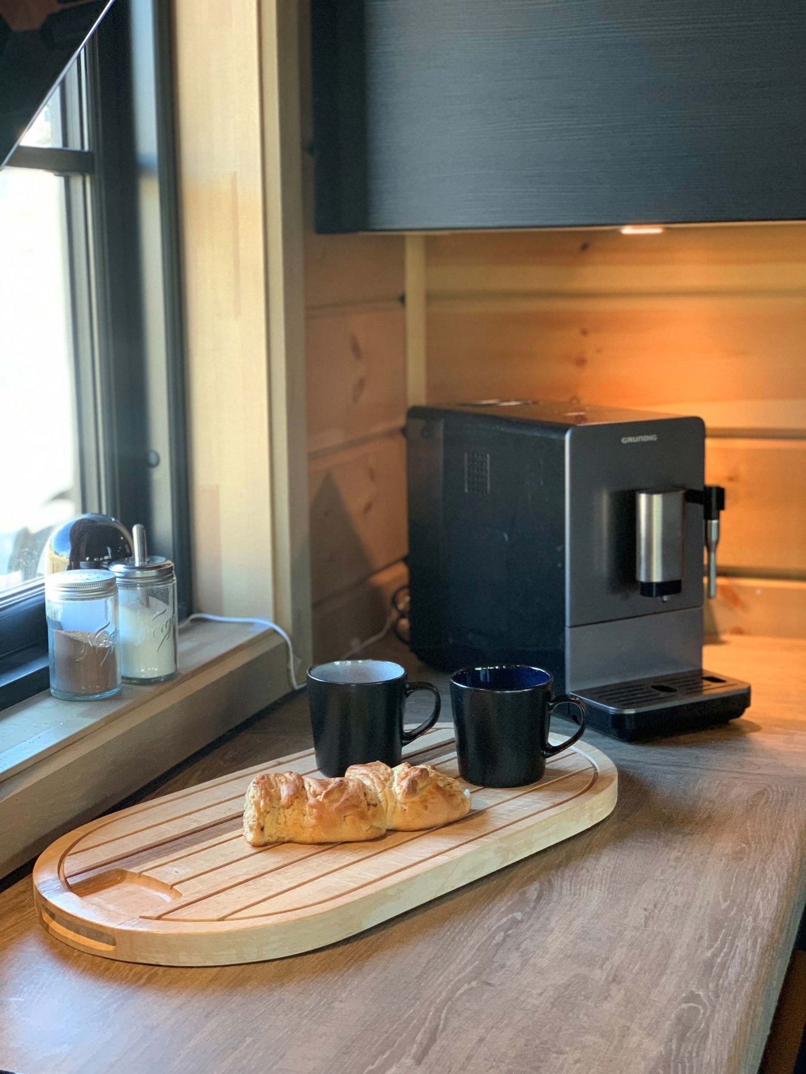 Bekkeblom med eksempel på tilpasset kjøkken Galleribilde