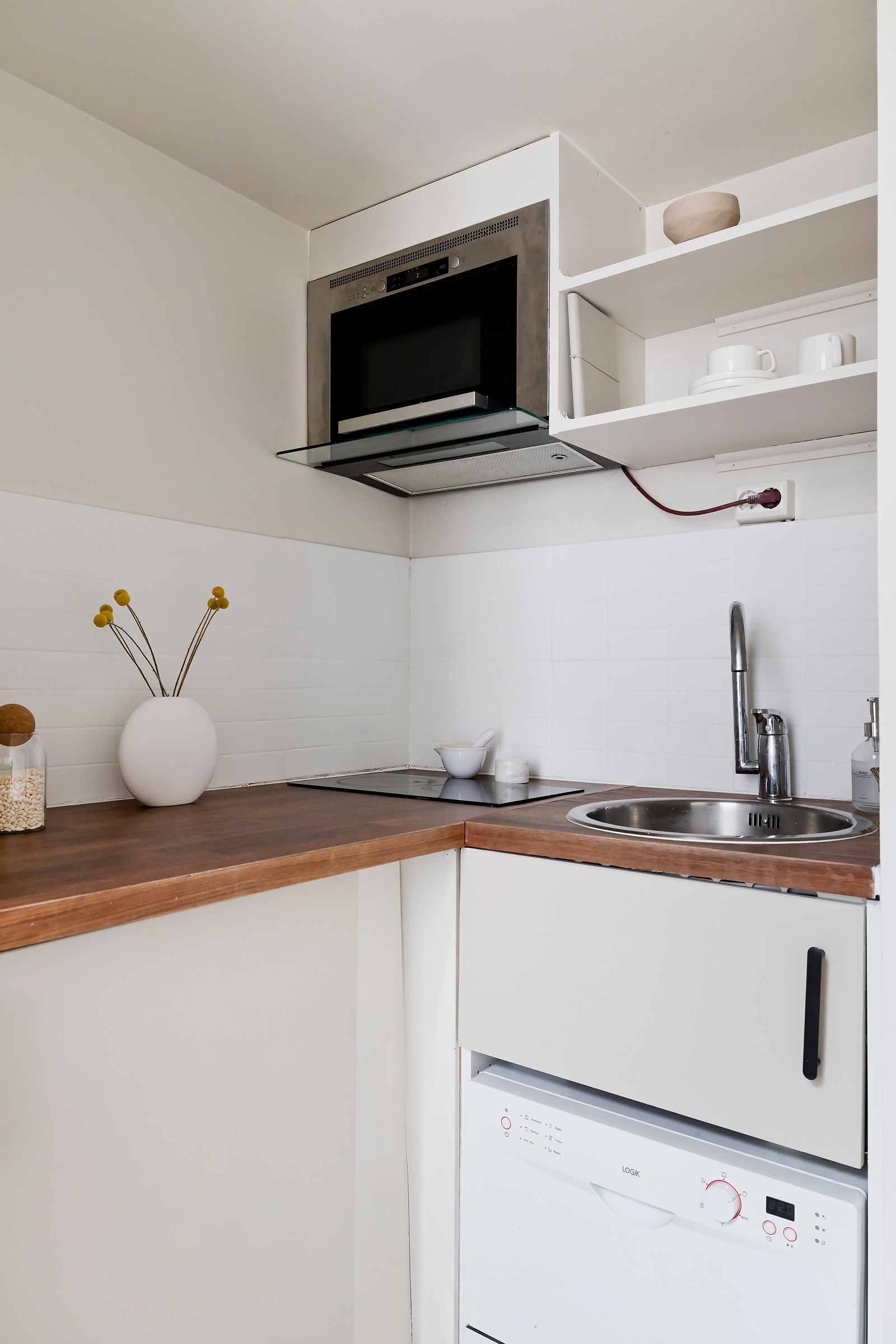 Det presiseres at vaskemaskin på bildet er defekt og fjernet. Kjøper må selv skaffe ny om ønskelig. Galleribilde