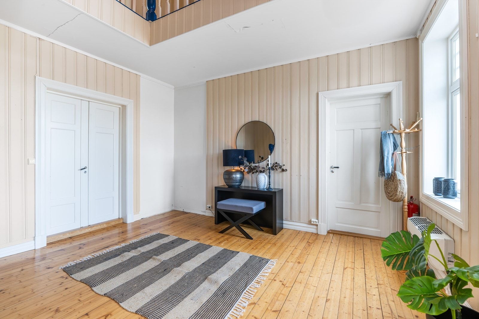 Gang/hall nede Galleribilde