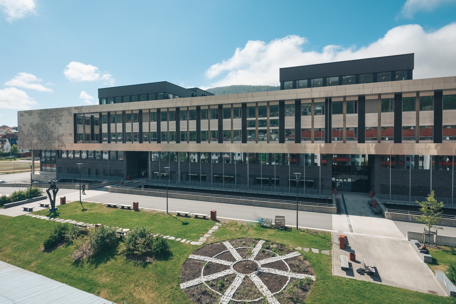 For studenten er det kort avstand til de fleste høyskoler og universitet. Galleribilde