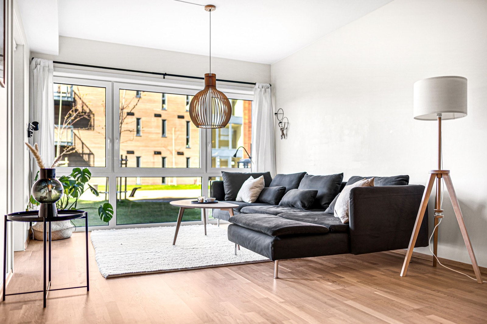 Eiendomsmegler 1 v/Frank Robert Bae har gleden av å presentere en svært flott leilighet beliggende i populære Ranheimsfjæra! Galleribilde