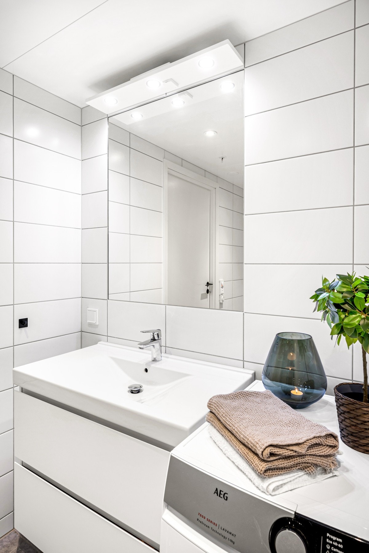 Tidløs innredning med skuffer. Galleribilde