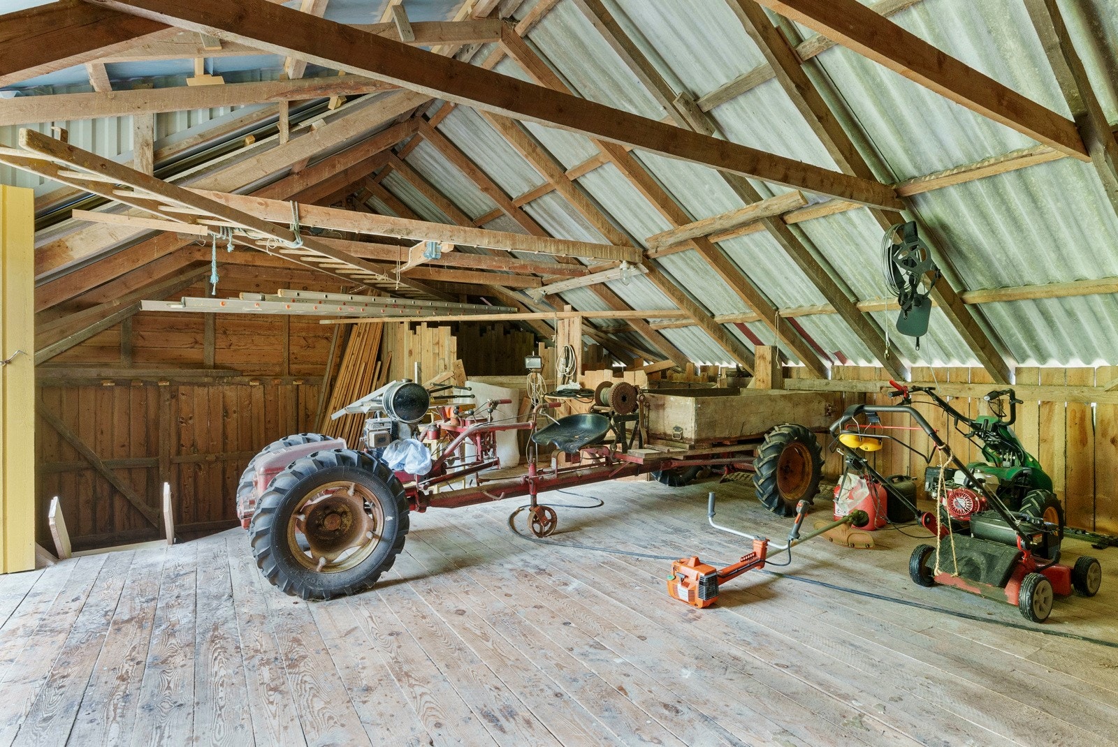 Låven er i dag brukt til lagringsplass Galleribilde