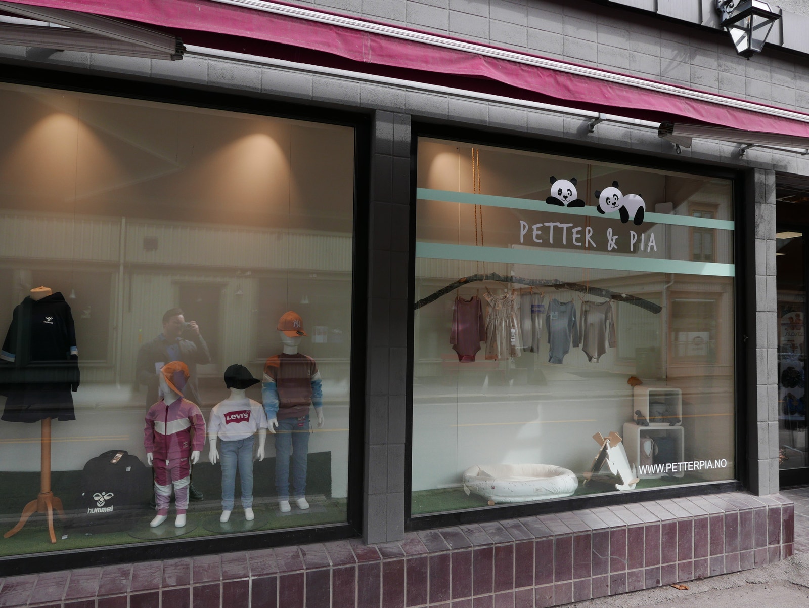 Fasadevindu 1 Galleribilde