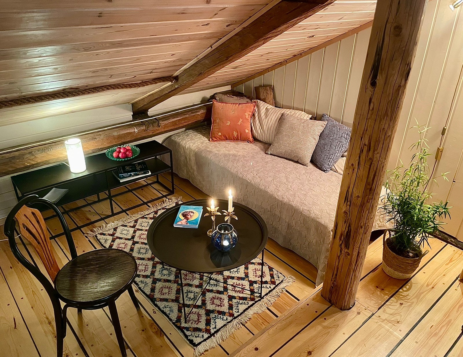 Trappestue. 2. etasje Galleribilde