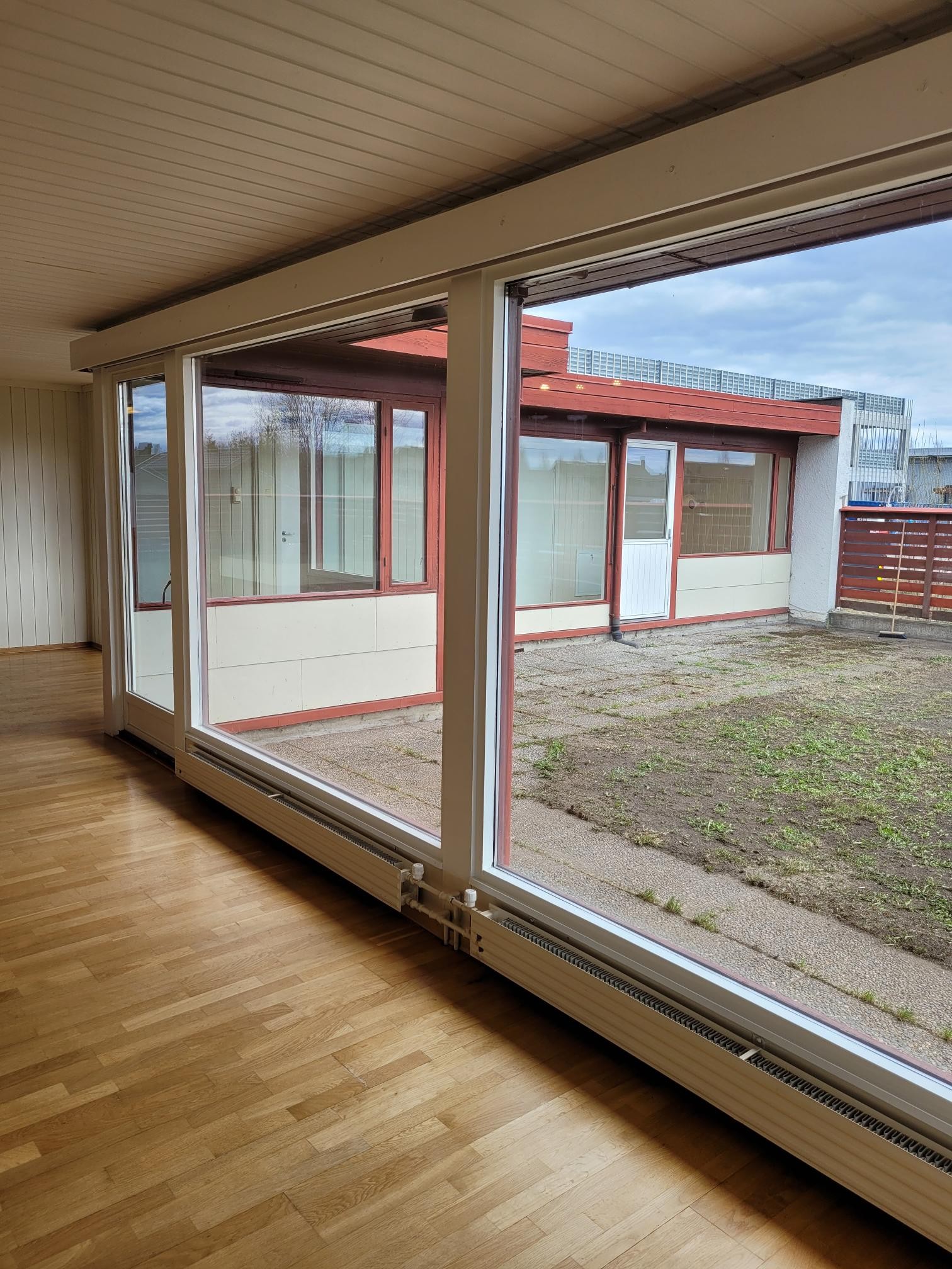 Stor og lys stue. Galleribilde