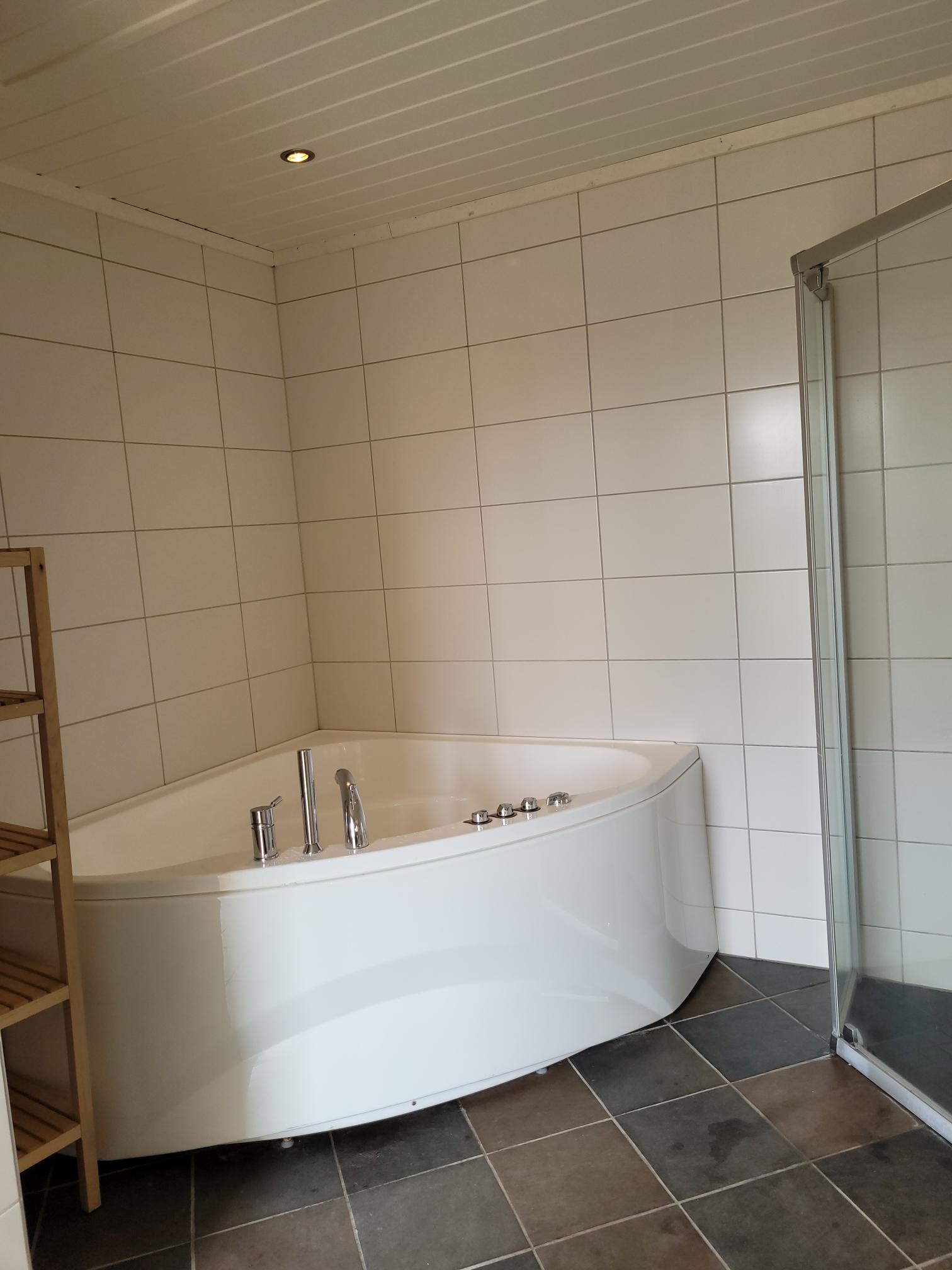 Stort badekar på bad Galleribilde
