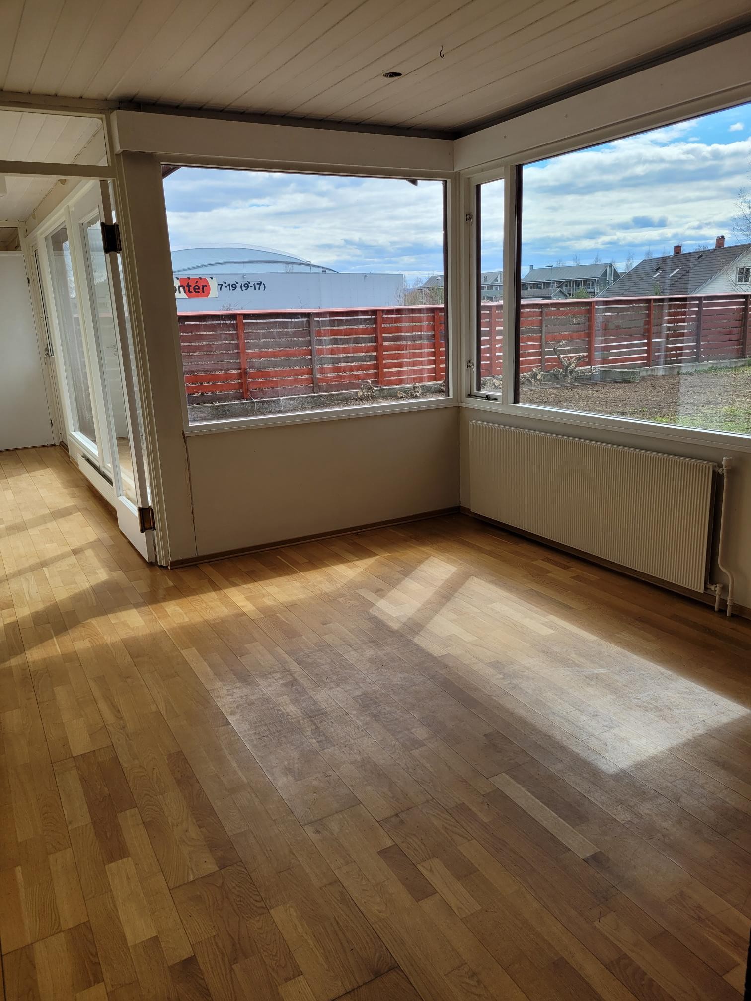 Spiseplass på stue. Galleribilde