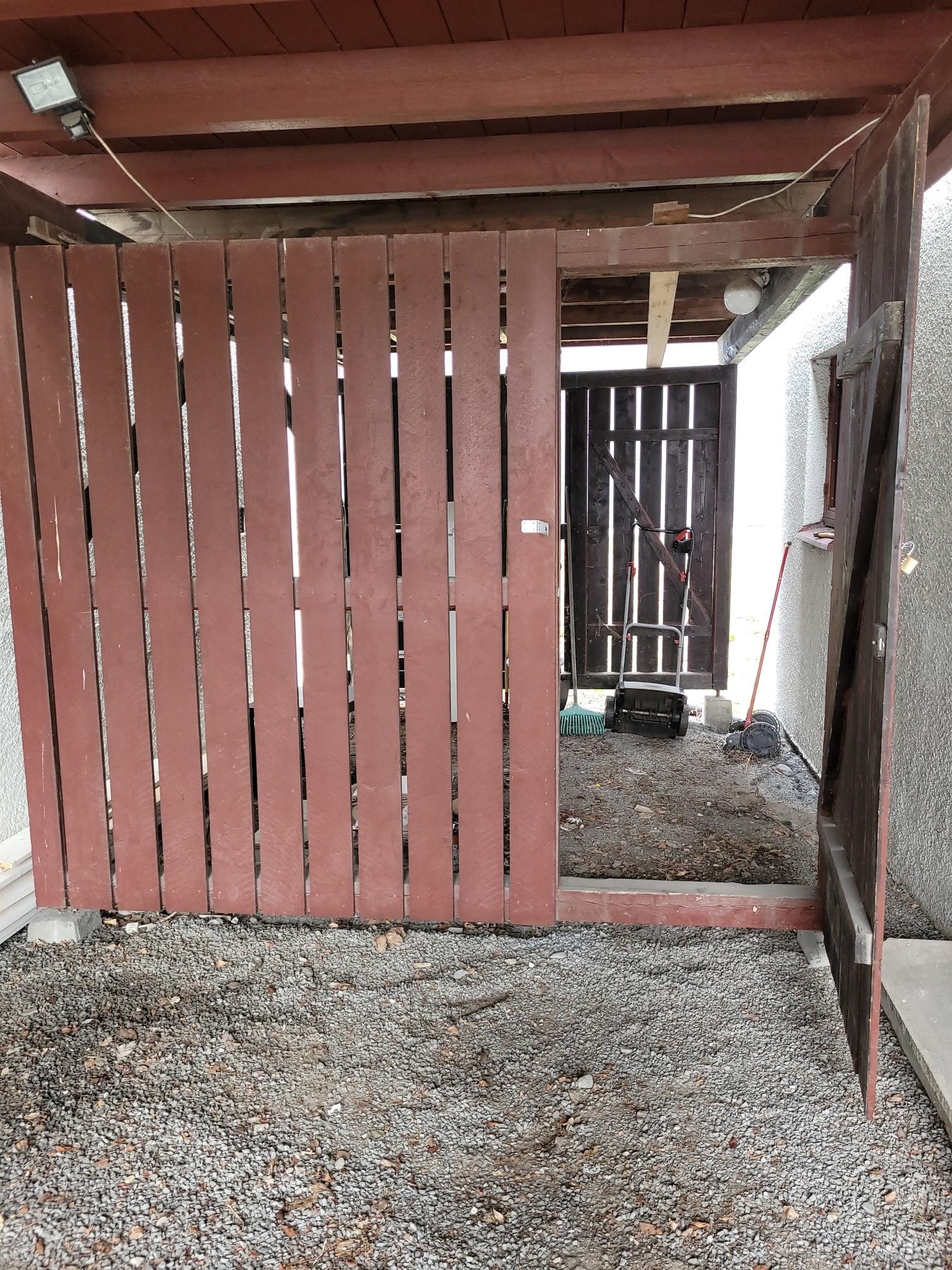Bod i carport. Galleribilde