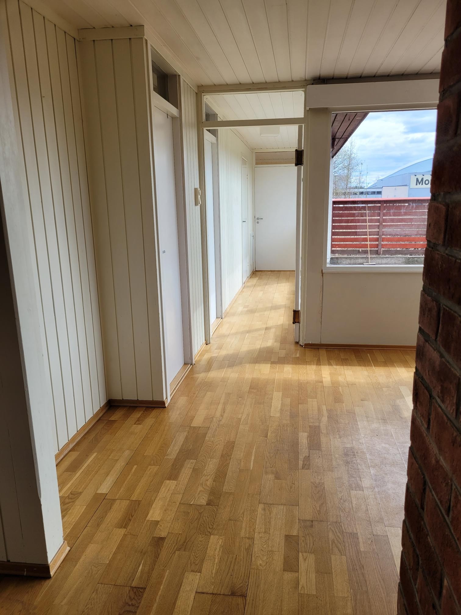 Fra kjøkken mot gang til sov 2, 3, 4 og bad. Galleribilde