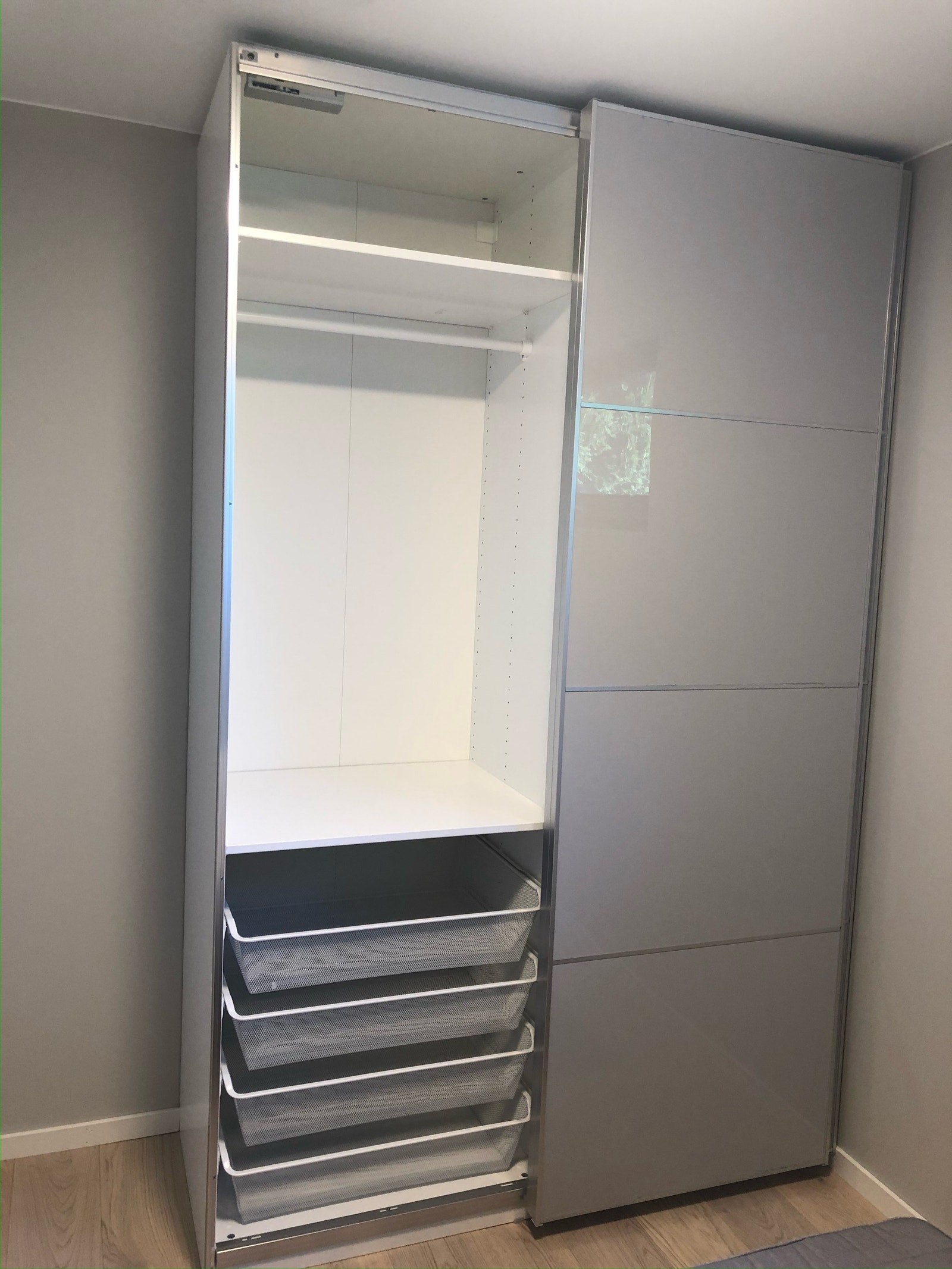 Soverom - skyvedørsgarderobe Galleribilde