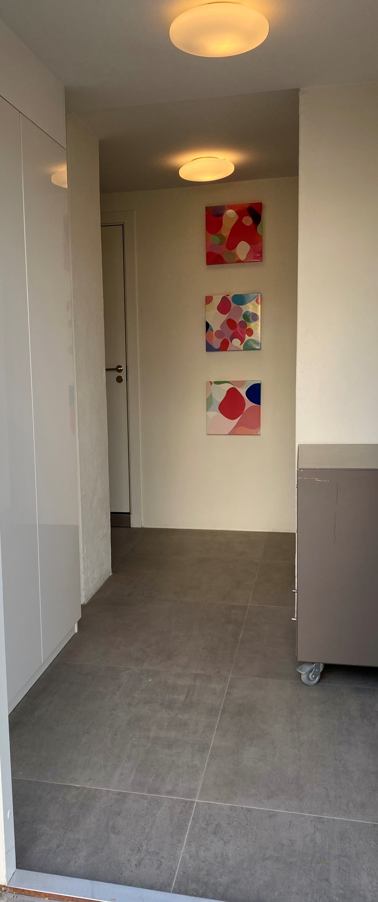 Gang med 3 store skap Galleribilde