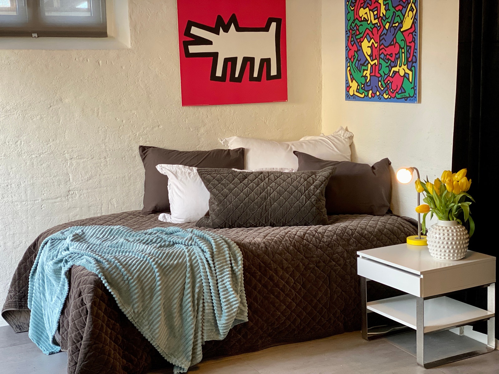 120 cm seng med sengetøy, puter og dyne Galleribilde