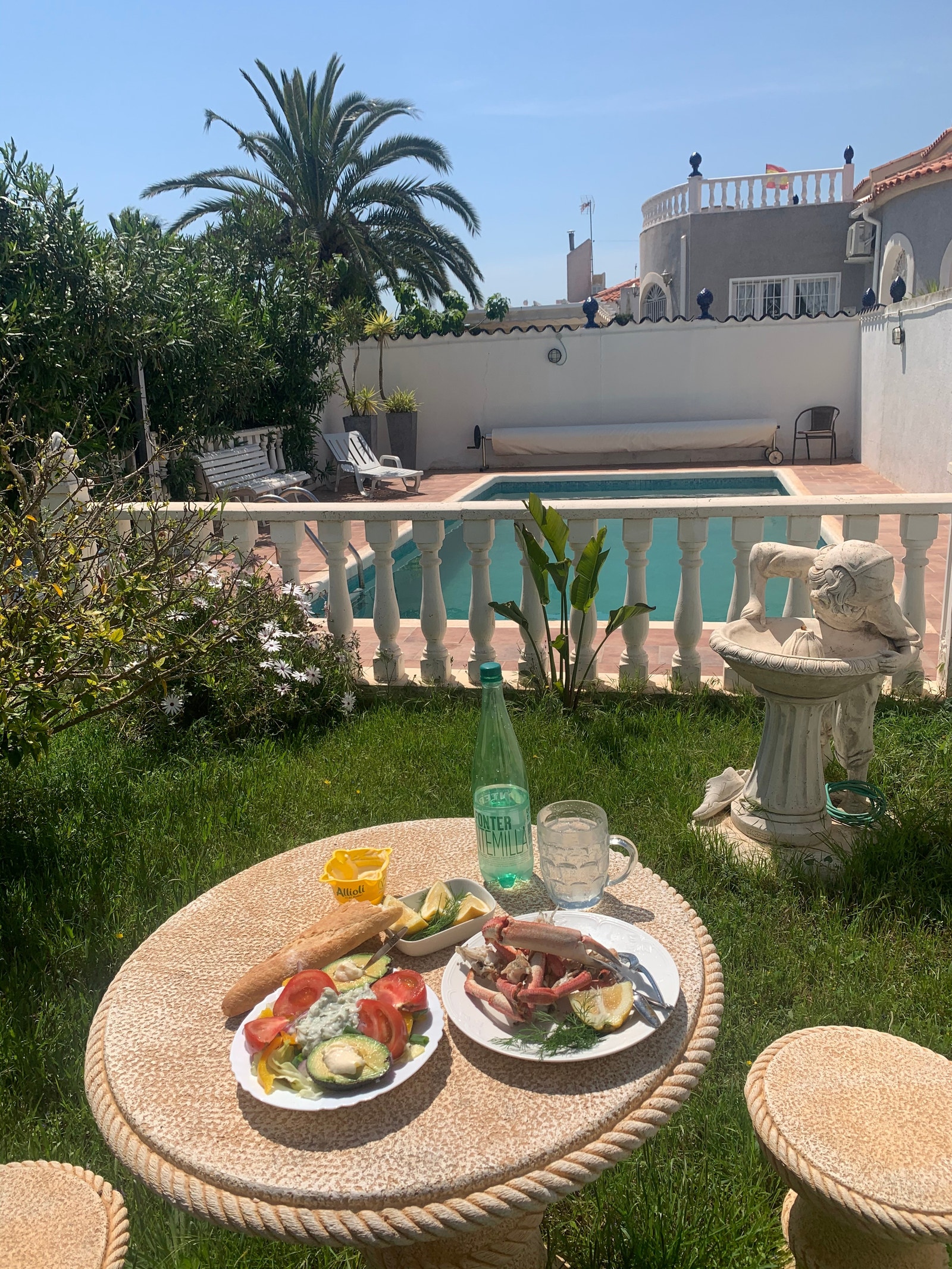 Lunsjplassen i dagsol Galleribilde