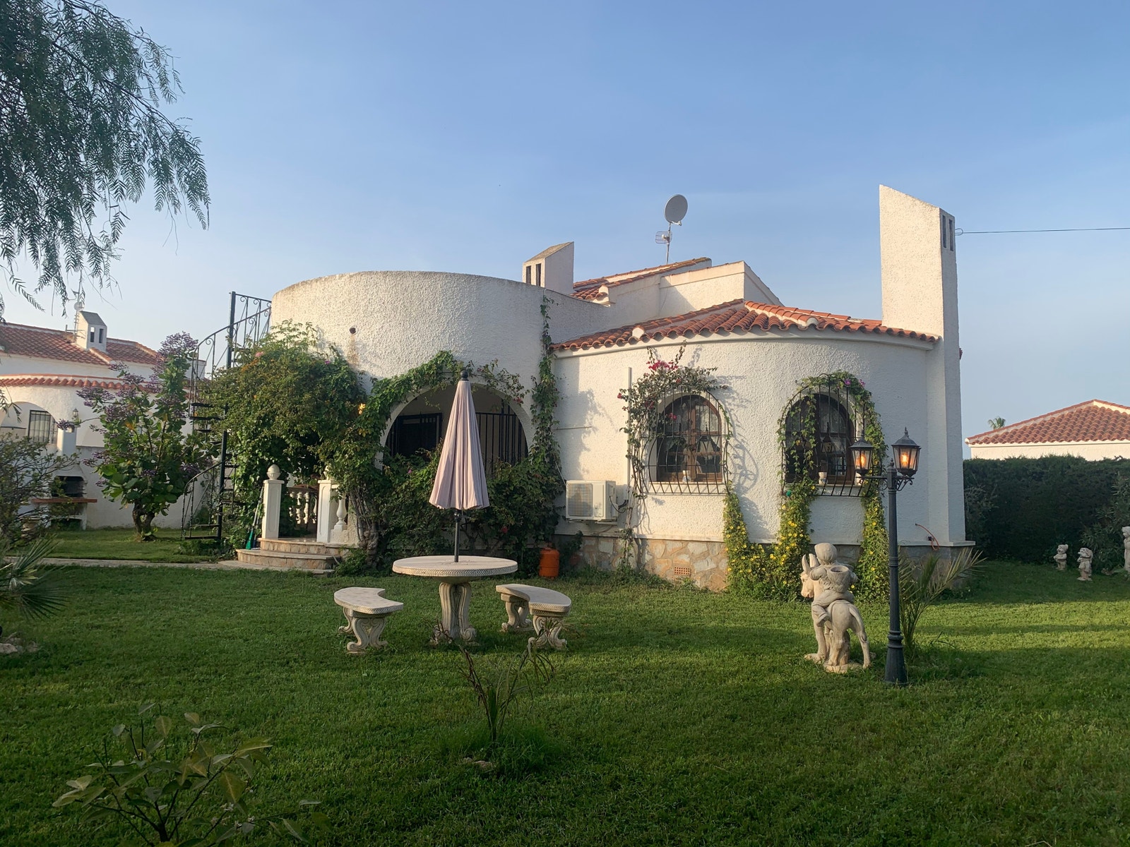 Barnevennlig skjermet hage Galleribilde