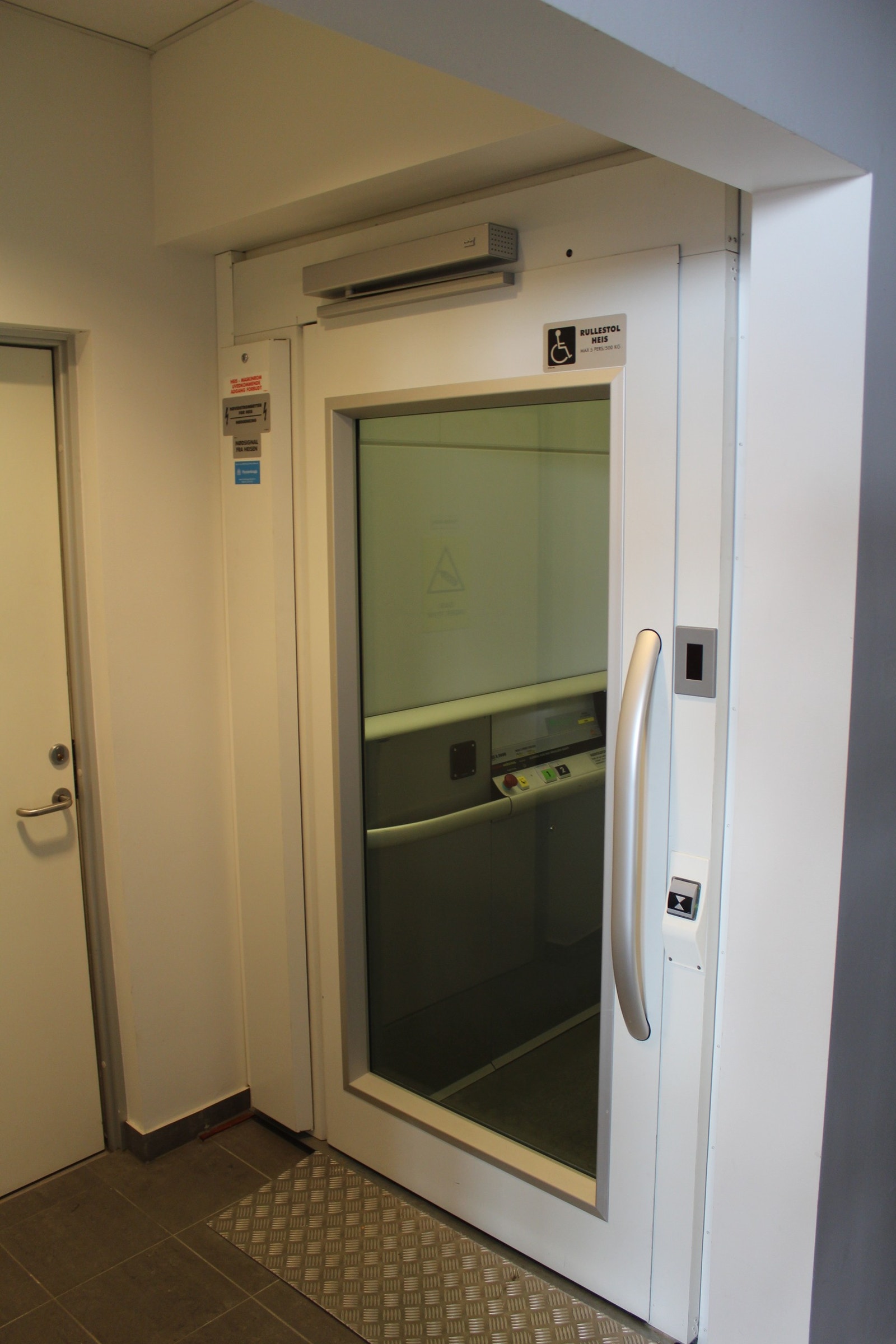 Heis til 2. etasje Galleribilde
