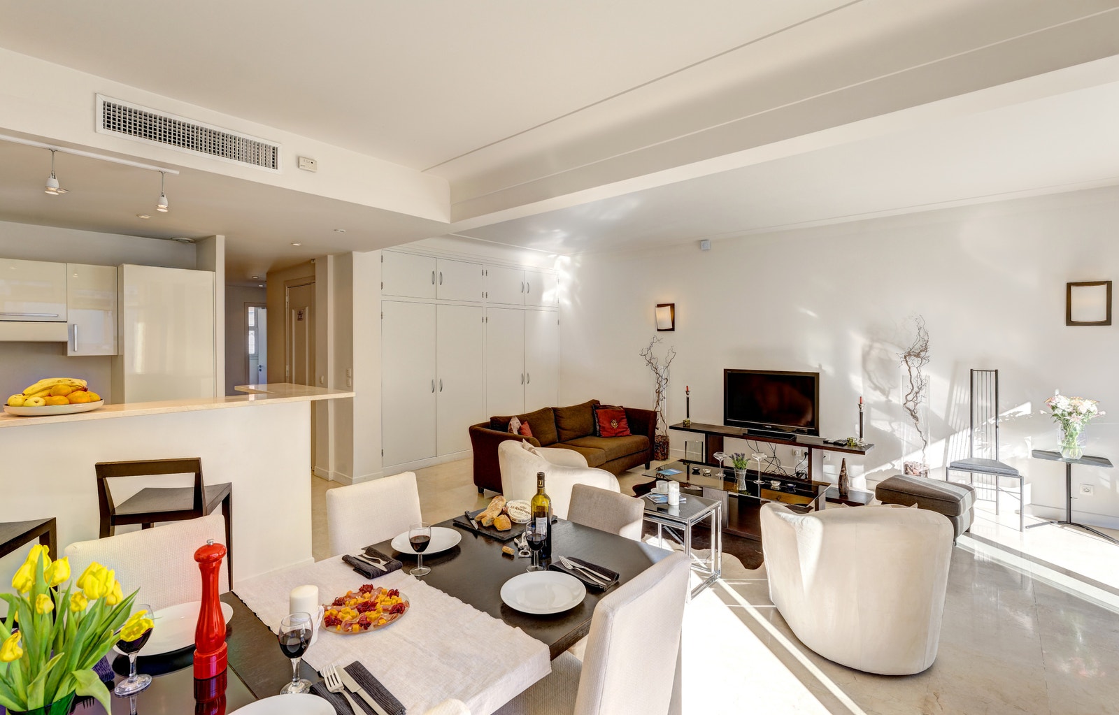 Spisestue & stue mot gang Galleribilde